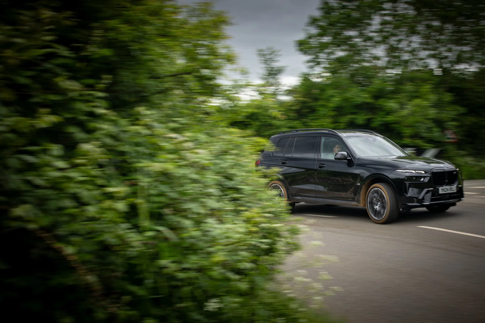 BMW X7M60-05.jpg