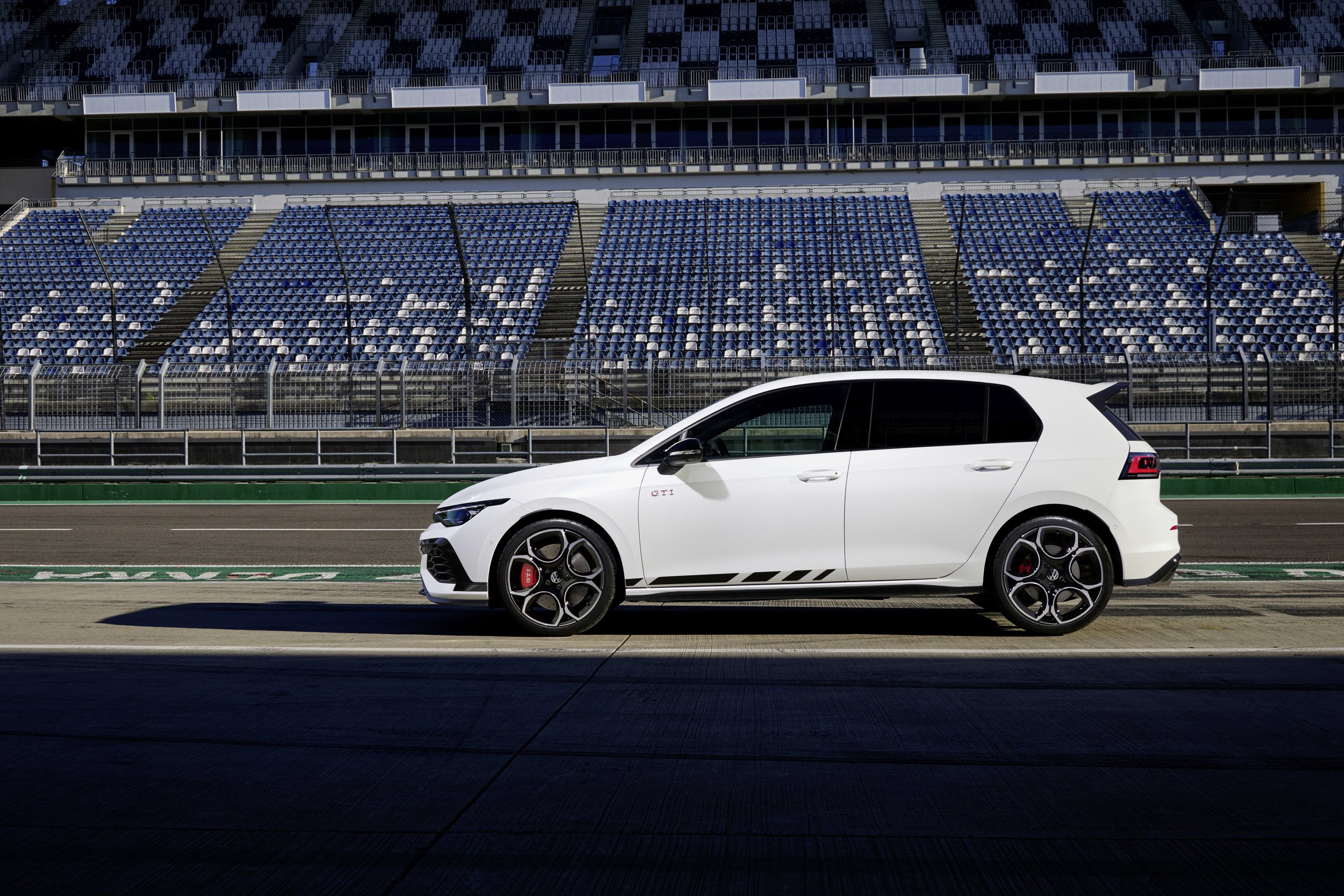 ThenewGolfGTIClubsport(6).jpg