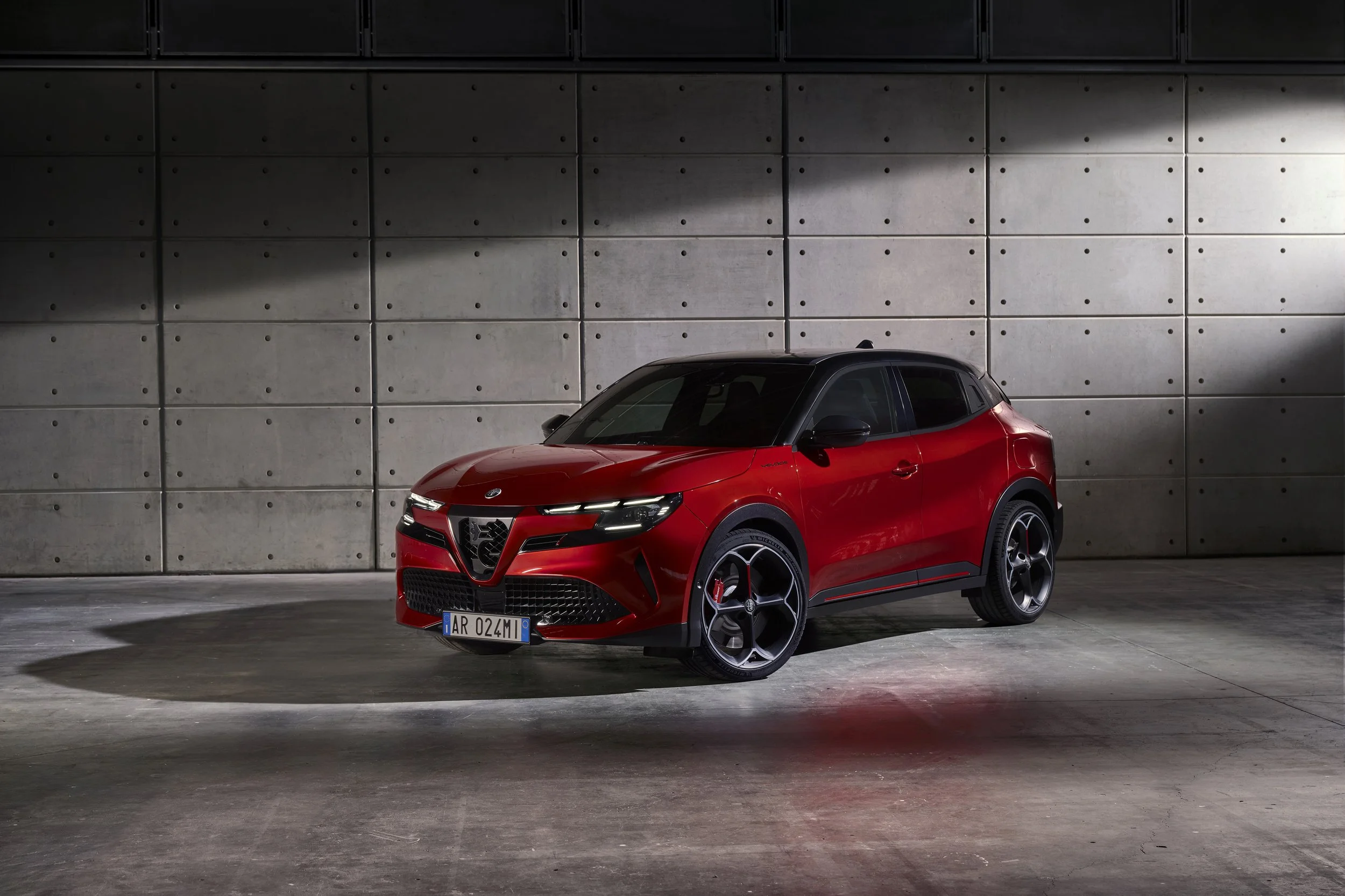 AlfaRomeoJunior-Exteriors1.jpg