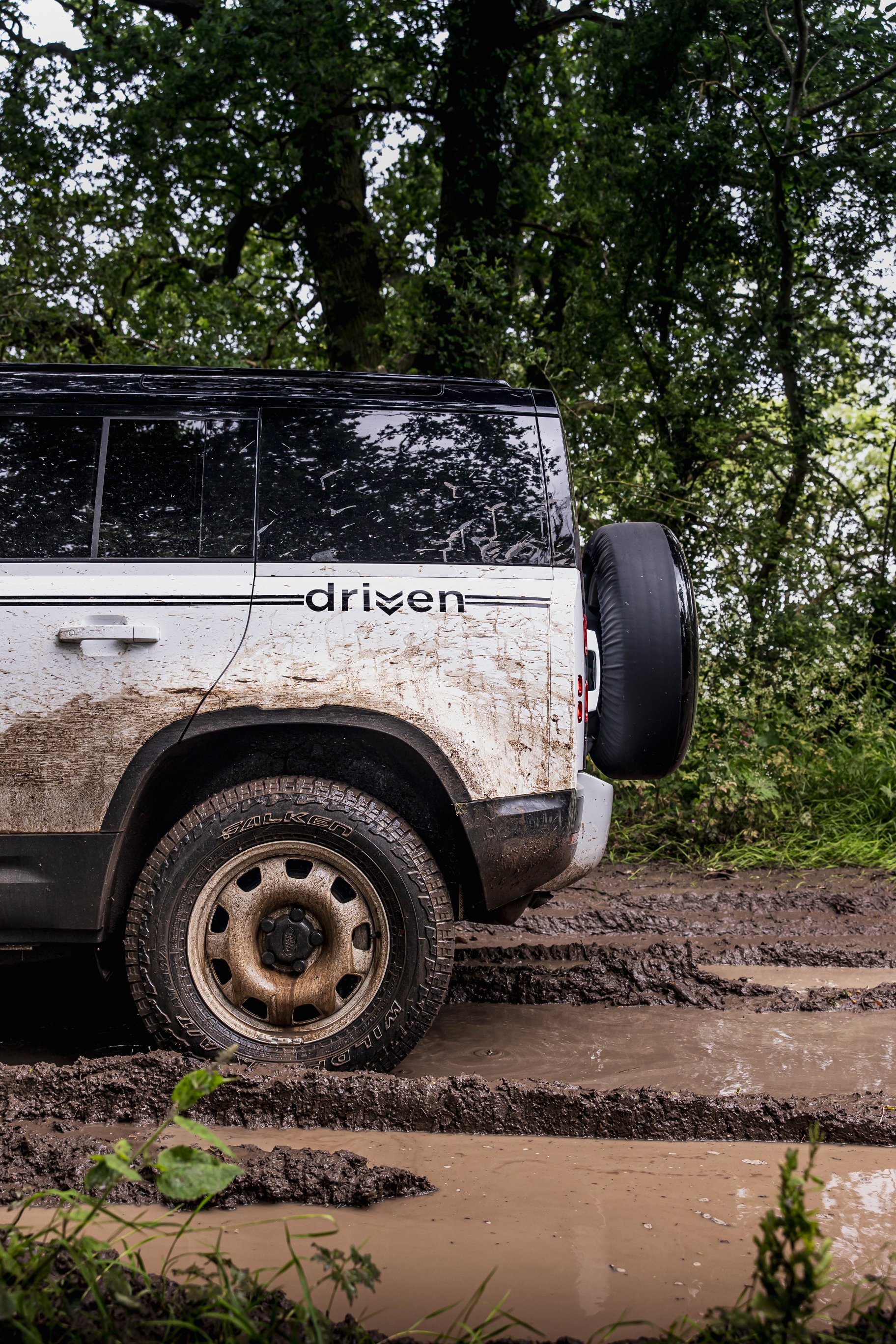 Muddy Landrover -33.jpg