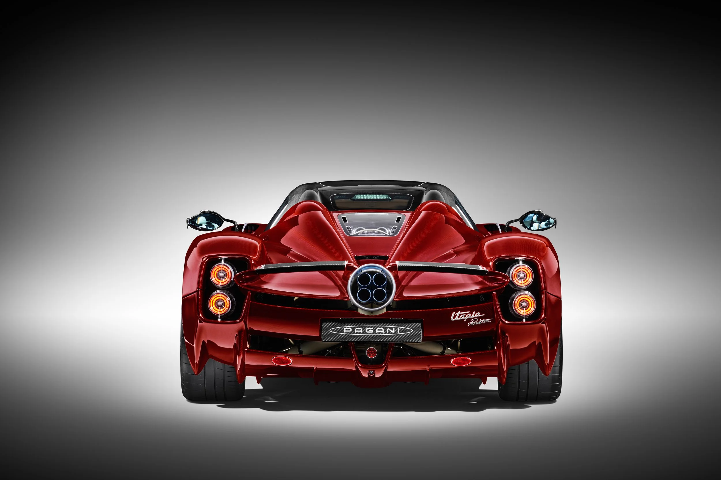 Pagani-Utopia-Roadster-010301-Posteriore-portiere-chiuse.jpg