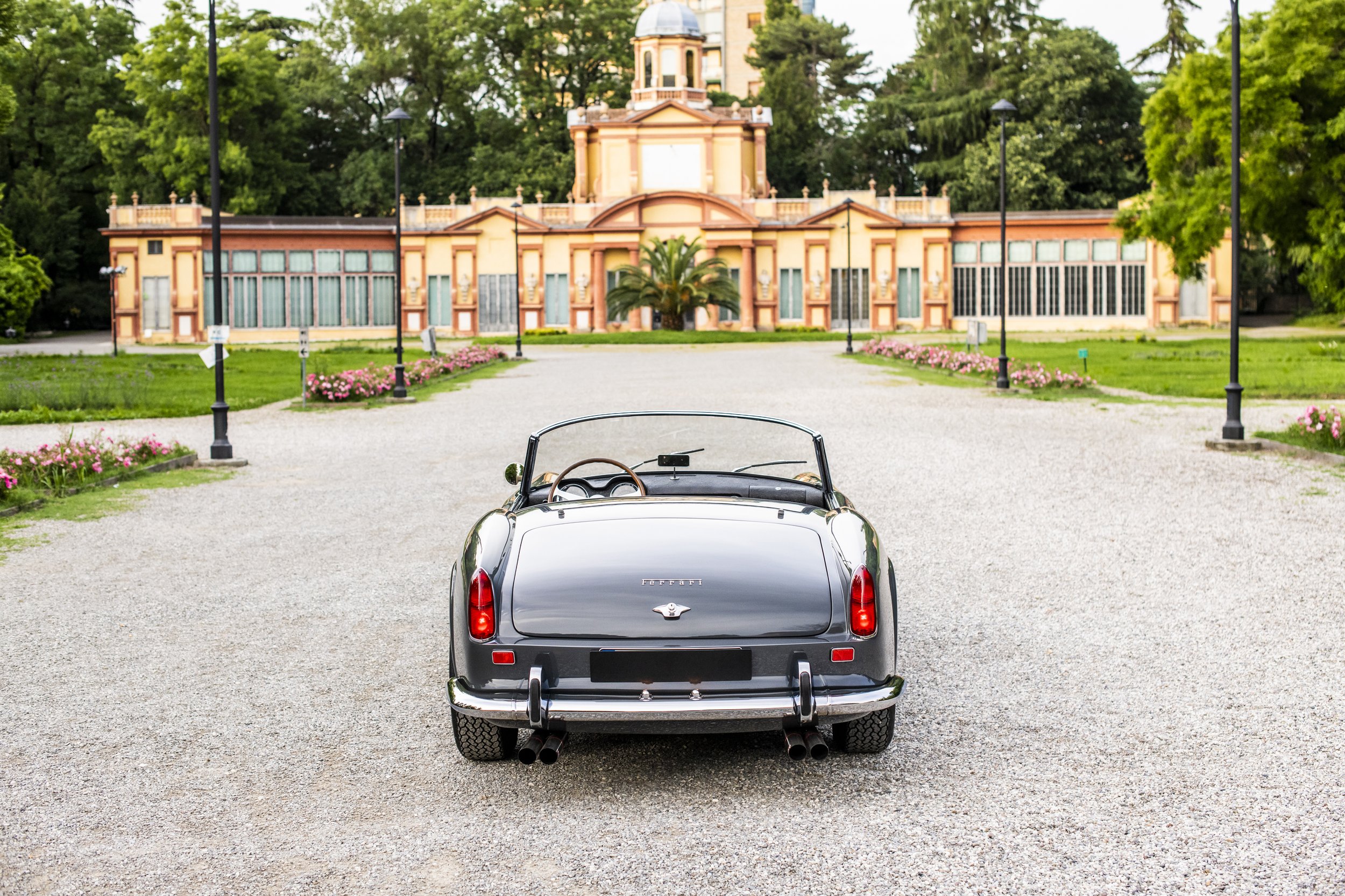 1960-Ferrari-250-GT-SWB-California-Spider-by-Scaglietti_1230097.jpg