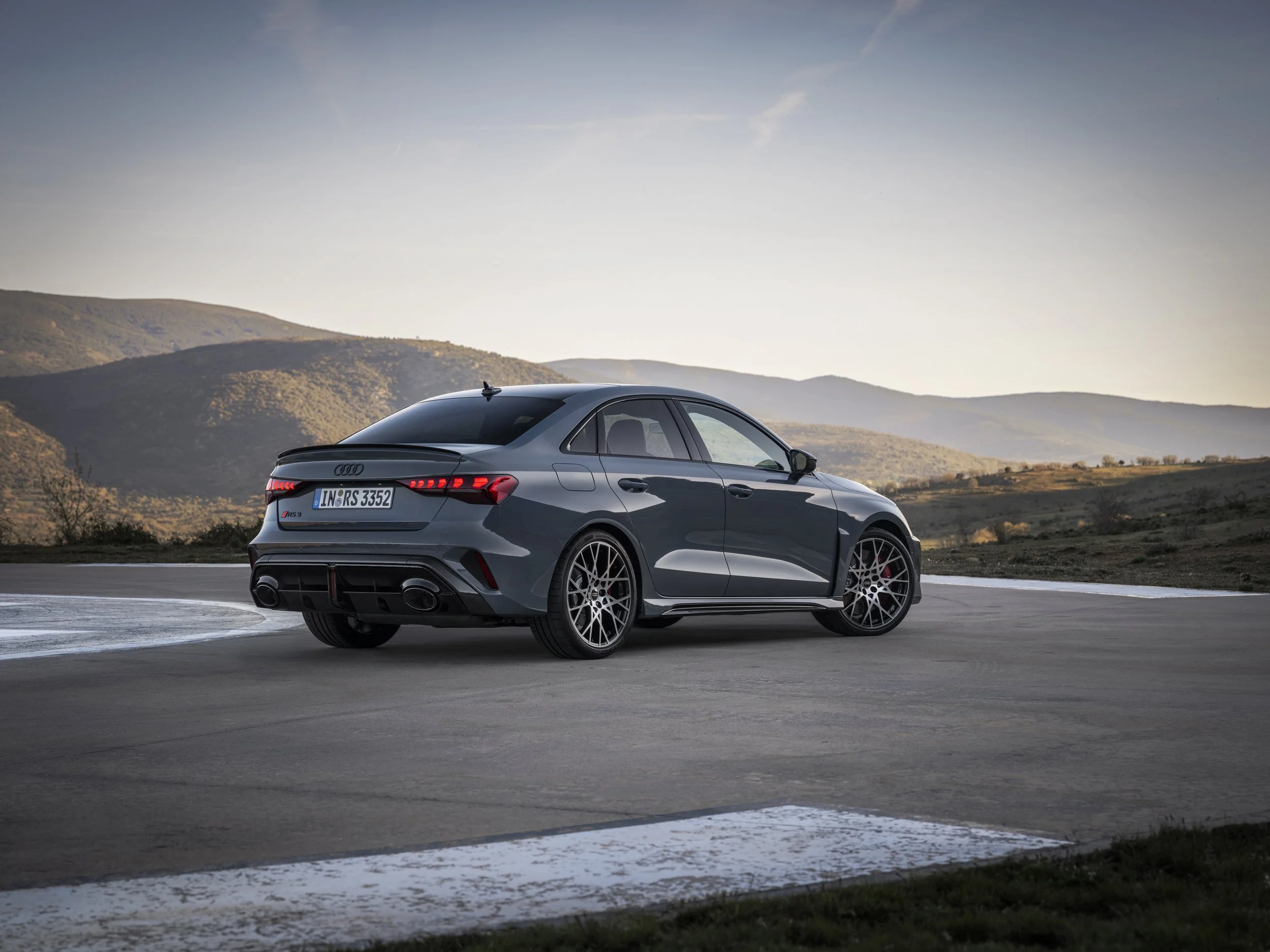 37020-RS3Saloon.jpg
