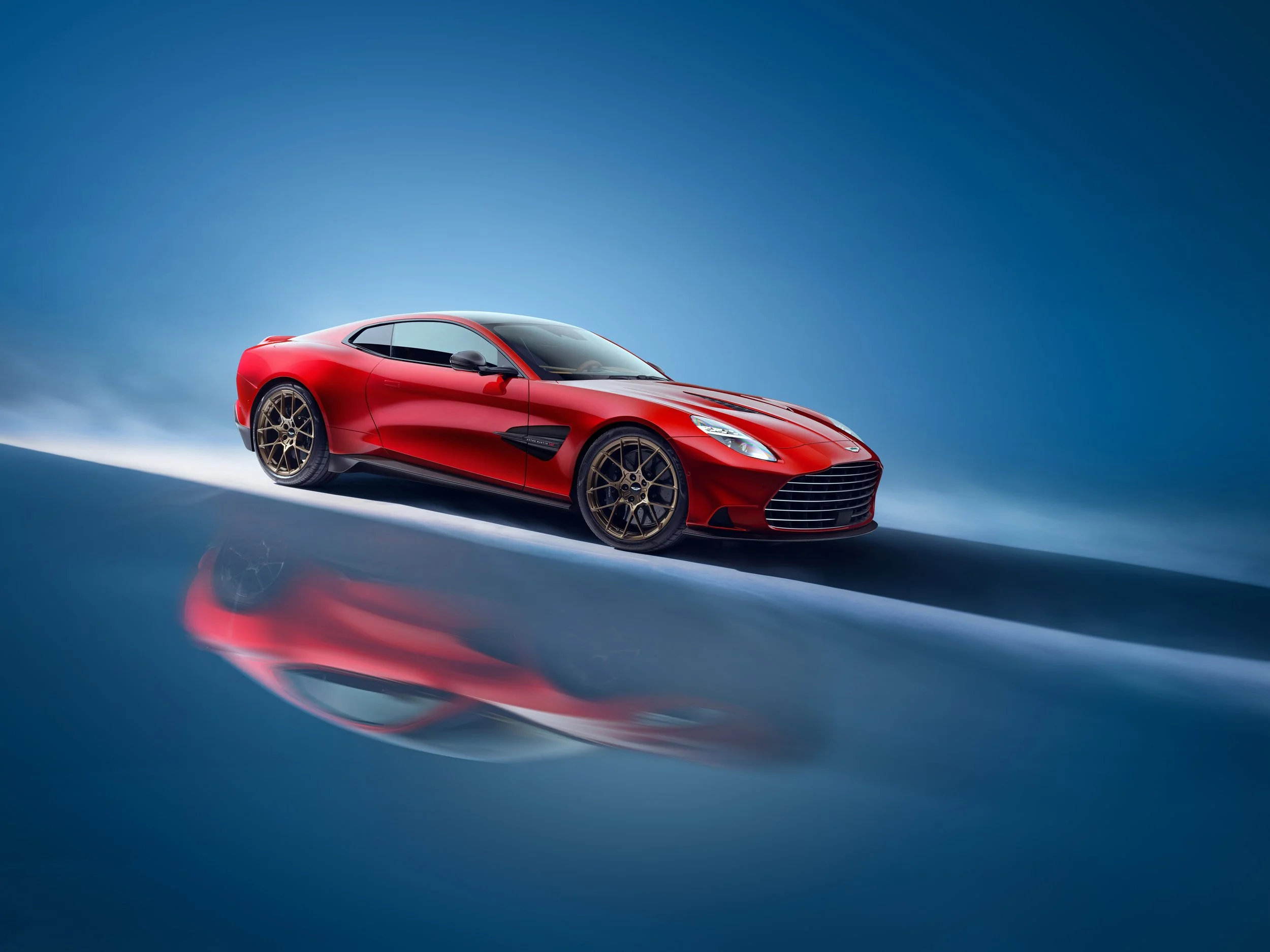 AstonMartinVanquish_4.jpg