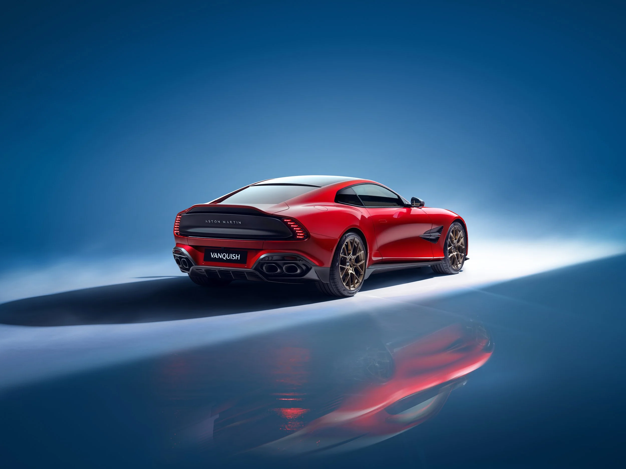 AstonMartinVanquish_7.jpg