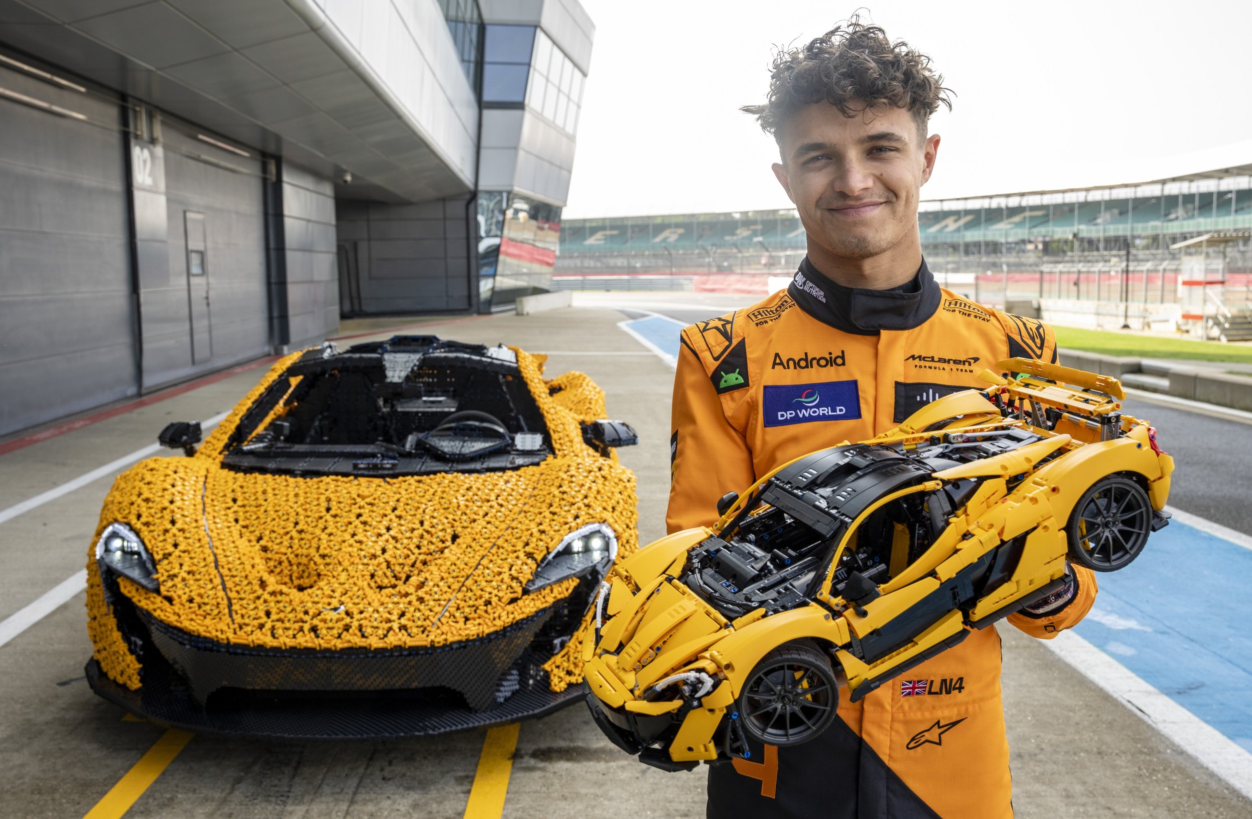 LandoNorrisTakesonSilverstoneCircuitinaLife-SizeLEGOTechnicMcLarenP1_5.JPG