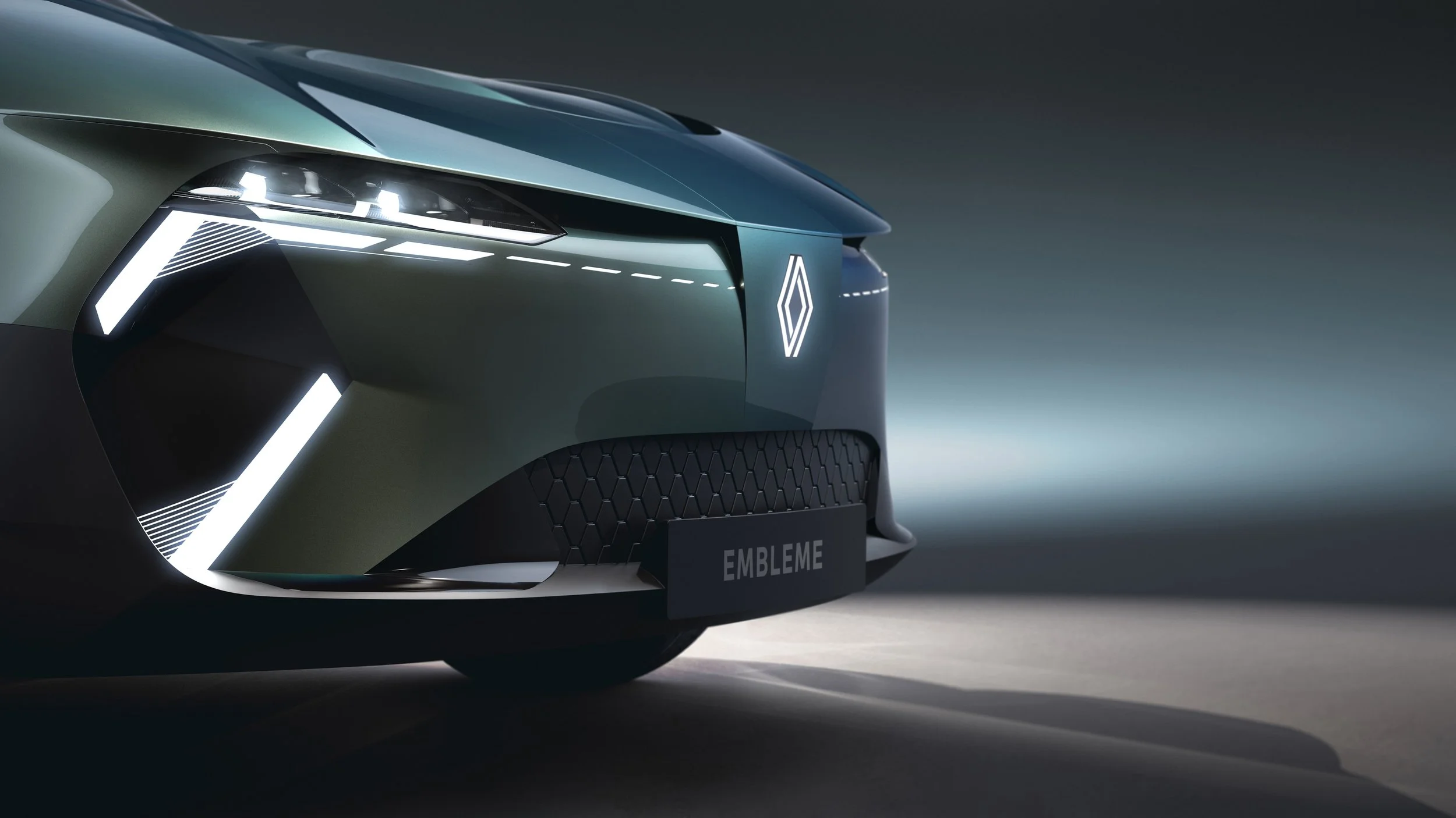 A_90%_reduction_in_CO2_eq._emissions__a_challenge_that_became_a_reality_with_Renault_Emblème (7).jpg