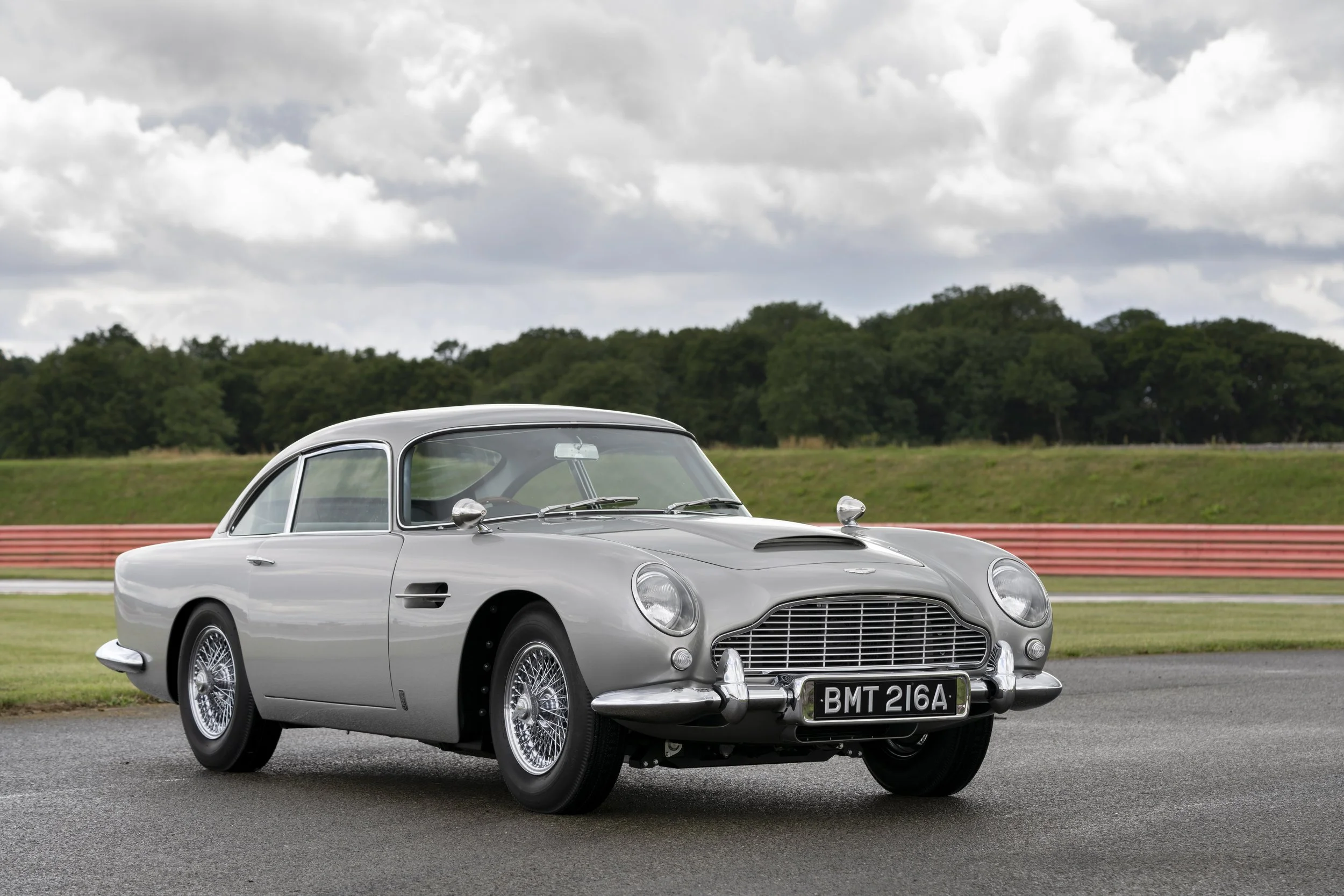 Aston_Martin_DB5_Goldfinger_Continuation (4).jpg