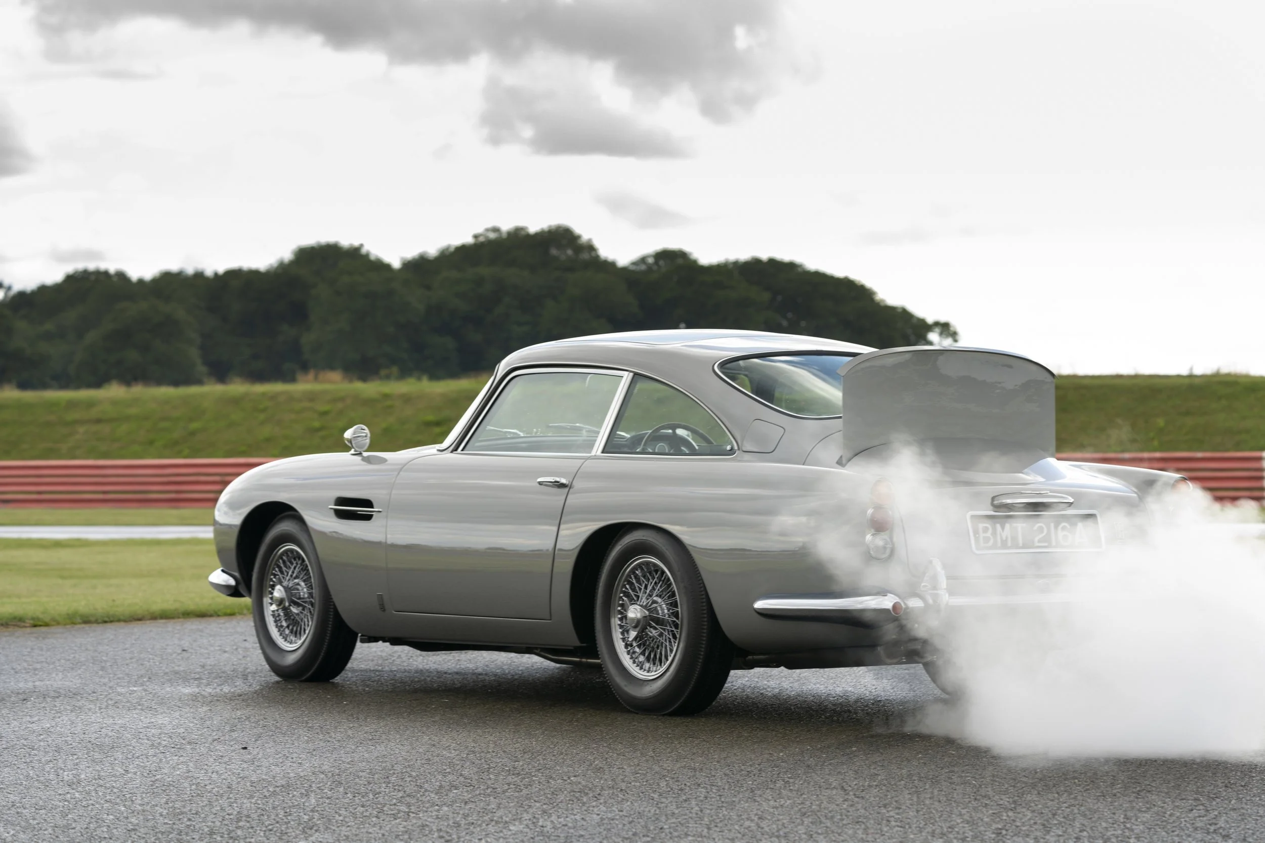 Aston_Martin_DB5_Goldfinger_Continuation (1).jpg