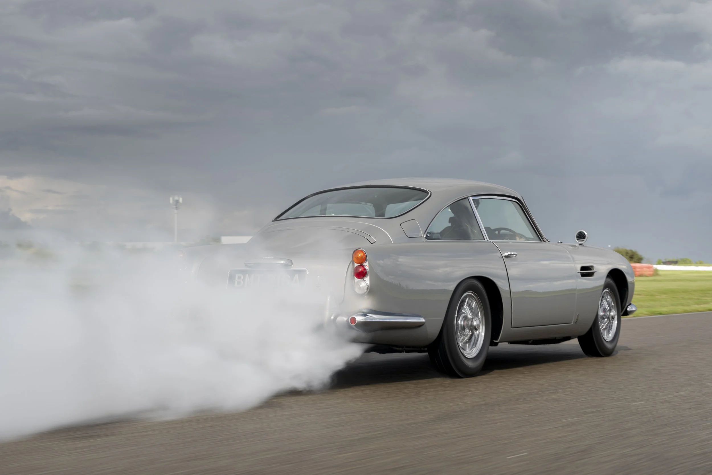 Aston_Martin_DB5_Goldfinger_Continuation (5).jpg