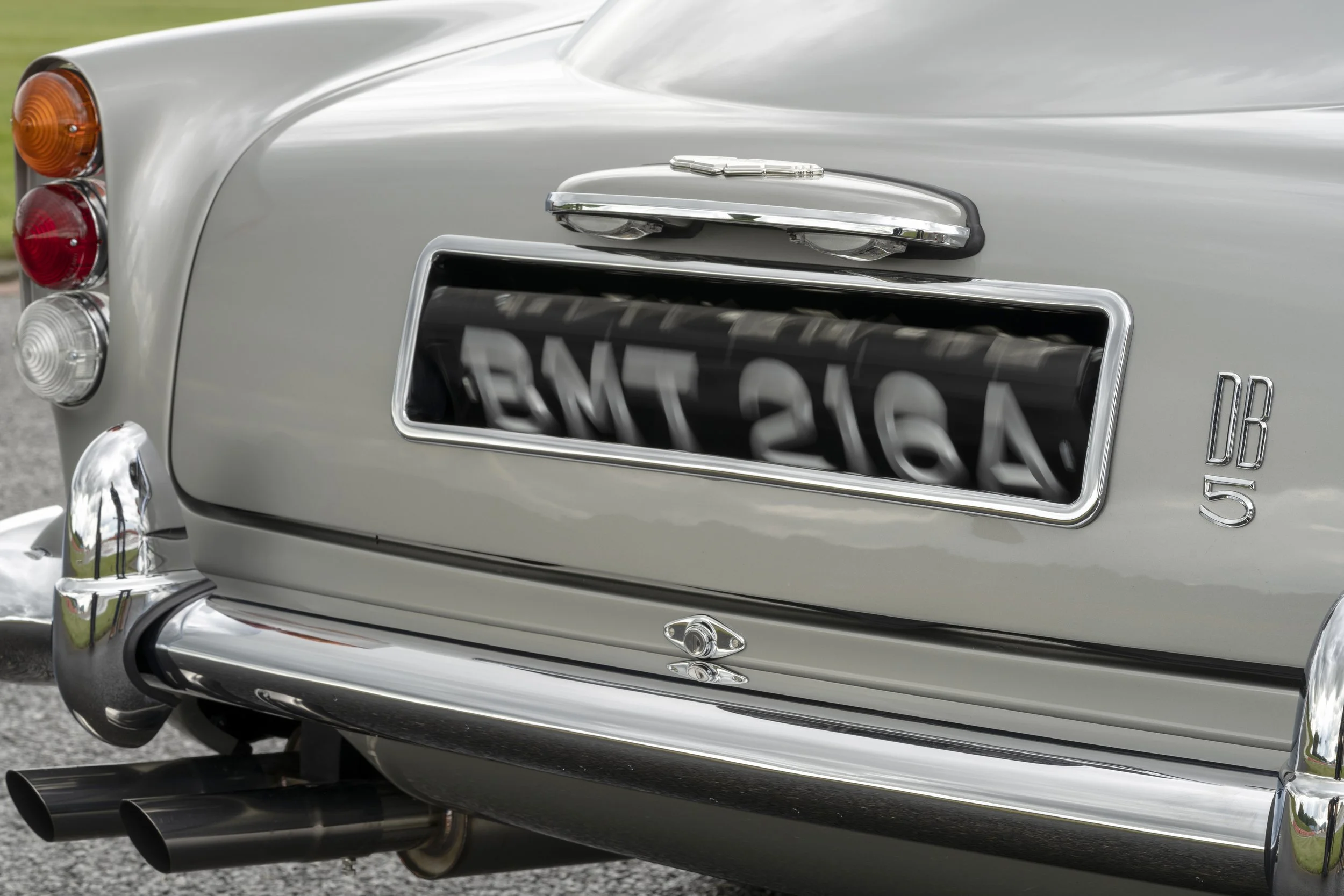 Aston_Martin_DB5_Goldfinger_Continuation (9).jpg