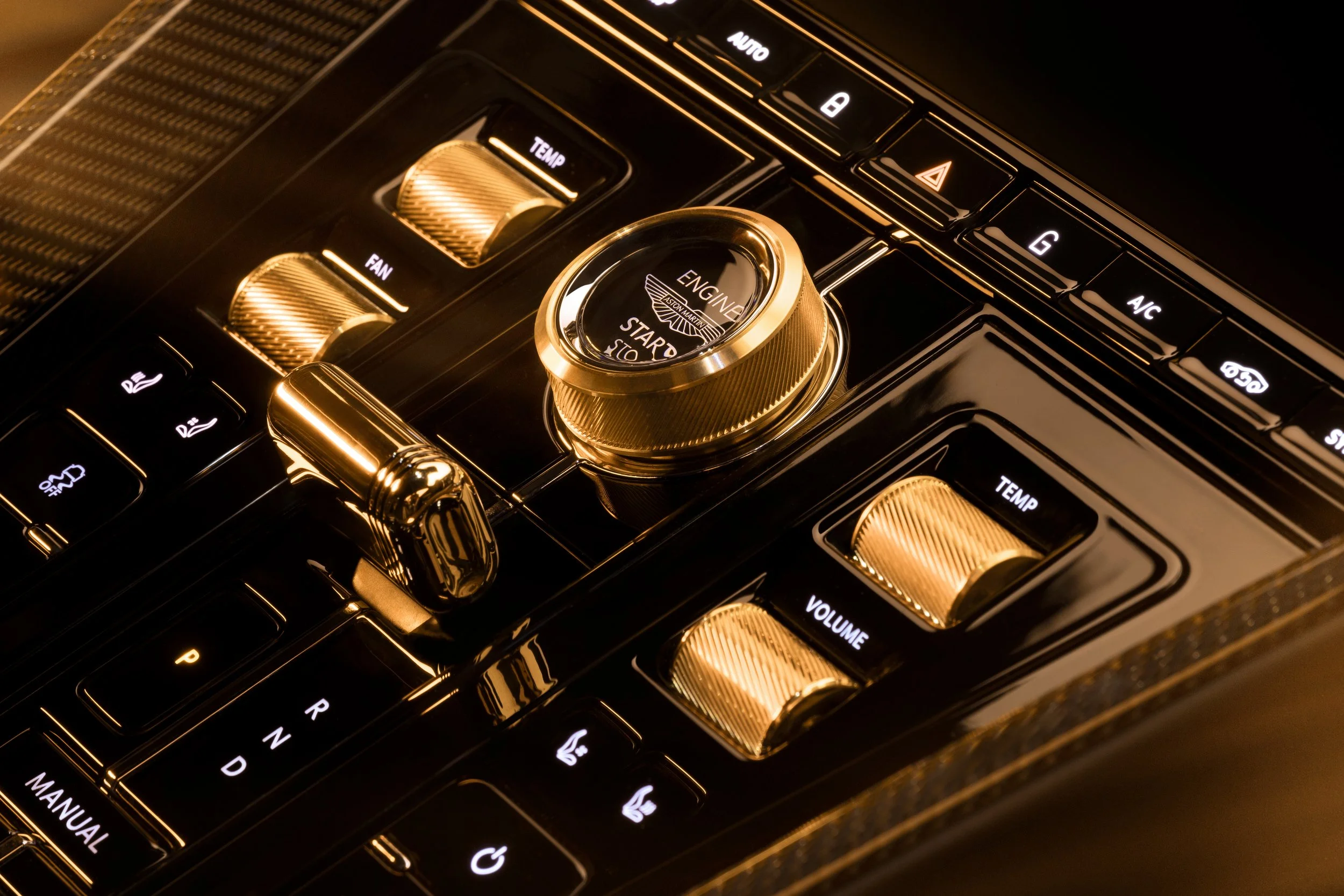 Aston_Martin_DB12_Goldfinger_Edition (8).jpg