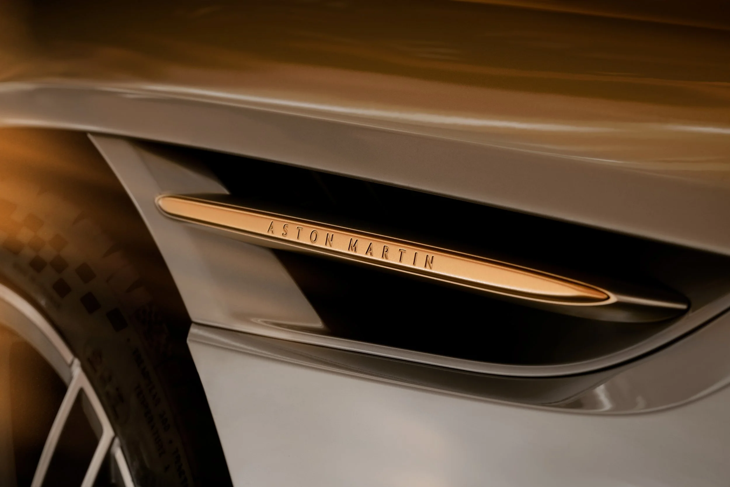 Aston_Martin_DB12_Goldfinger_Edition (5).jpg