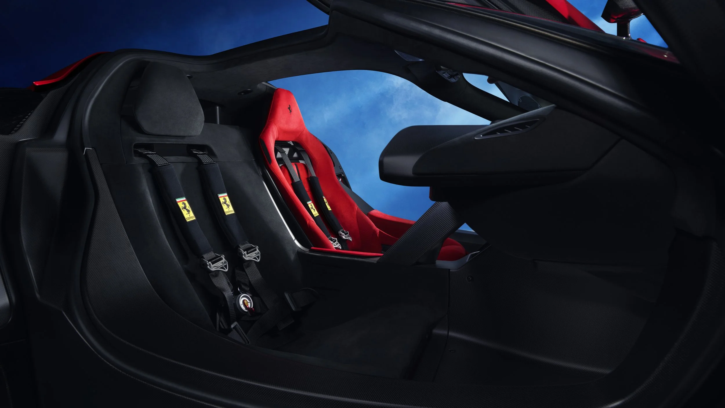 F80__Ferrari’s_new_supercar (10).jpg