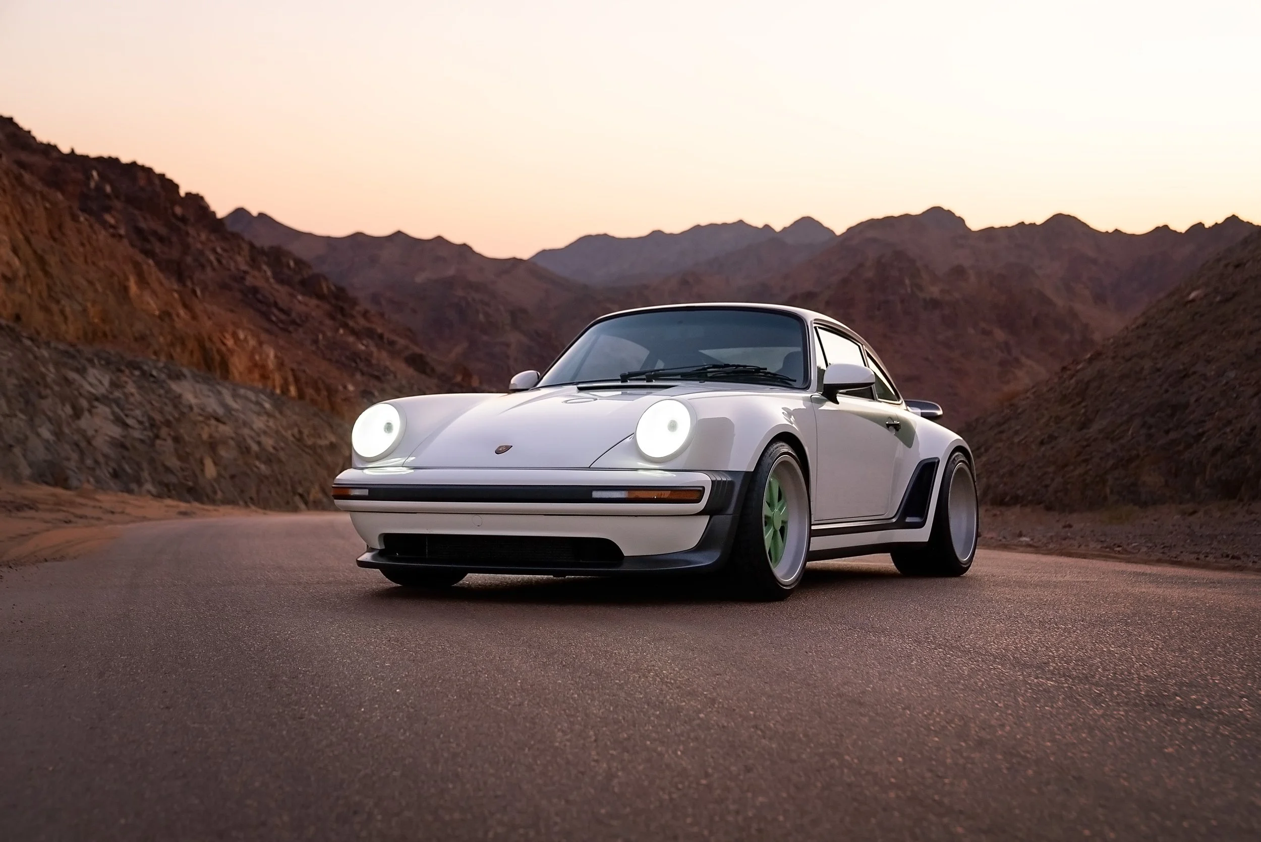 02 Porsche 911 Reimagined by Singer (1).jpg