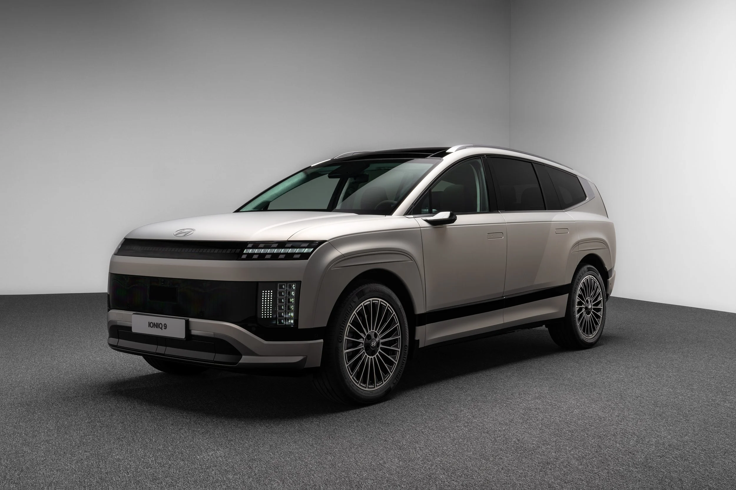 ACT_IONIQ9_LA_FRONT 3_4_HR.jpeg