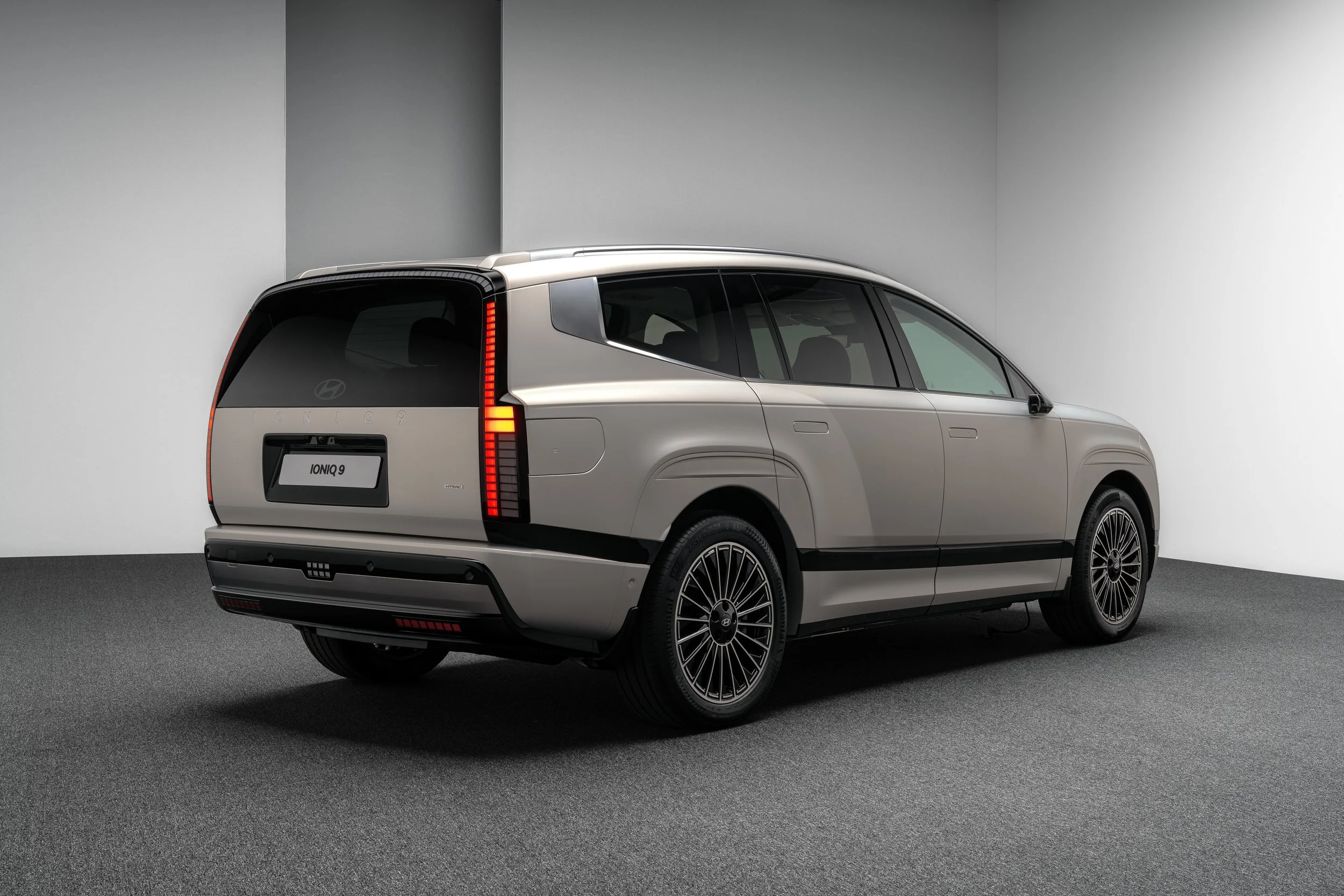 ACT_IONIQ9_LA_REAR 3_4_HR.jpeg