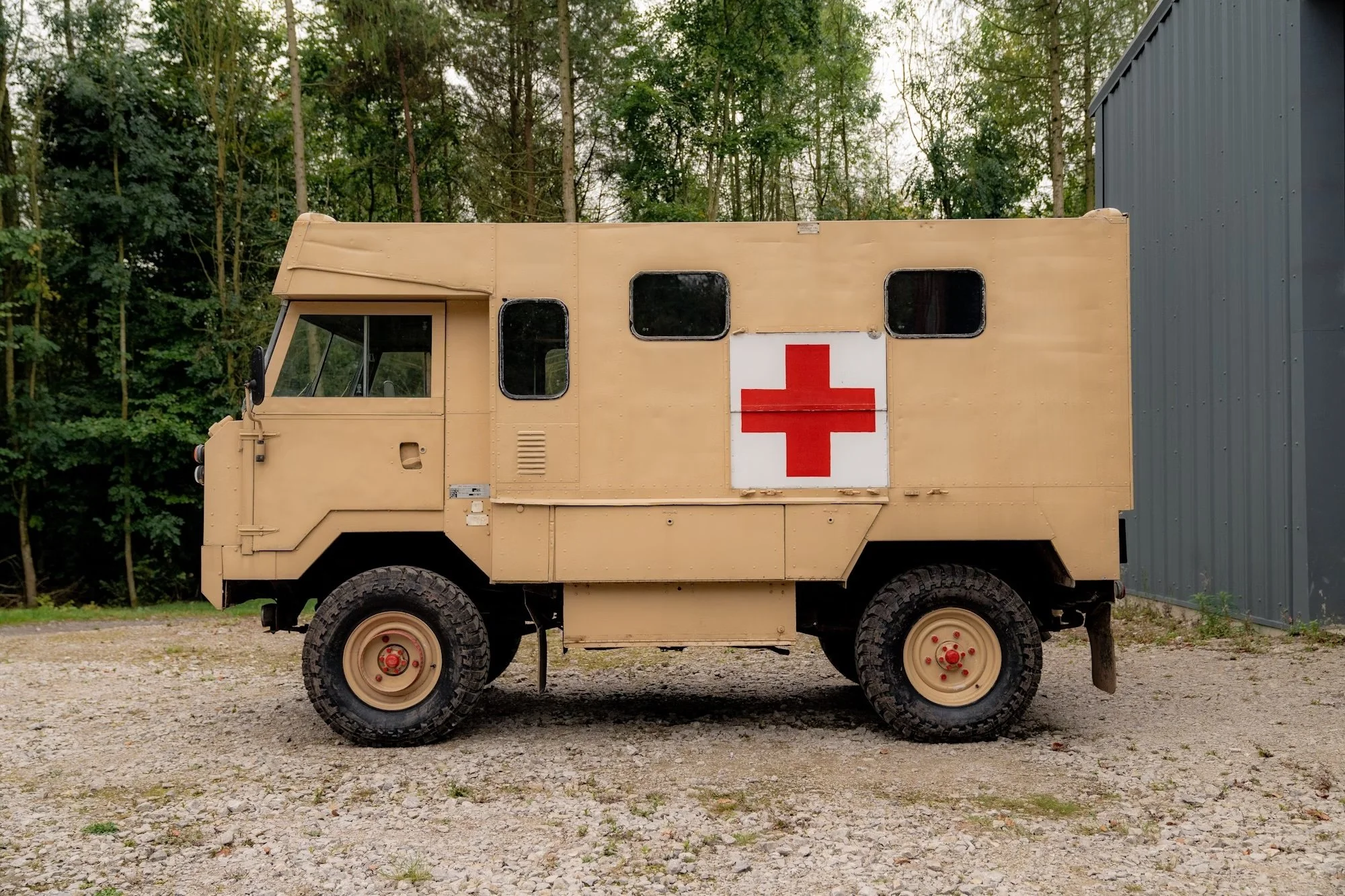 1983 Land Rover 101 Forward Control #1.jpeg