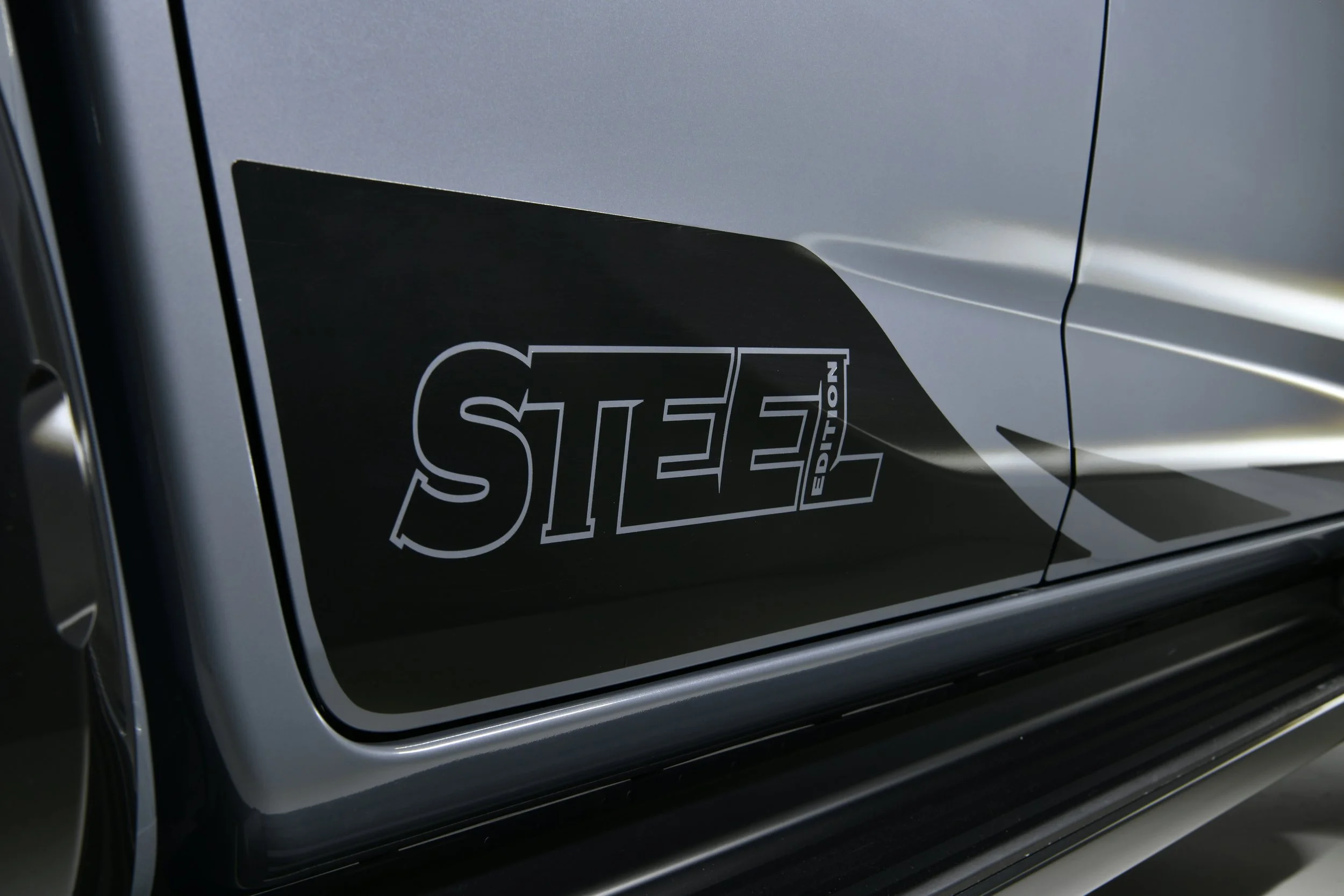 The New Isuzu D-Max STEEL Edition (1).jpg