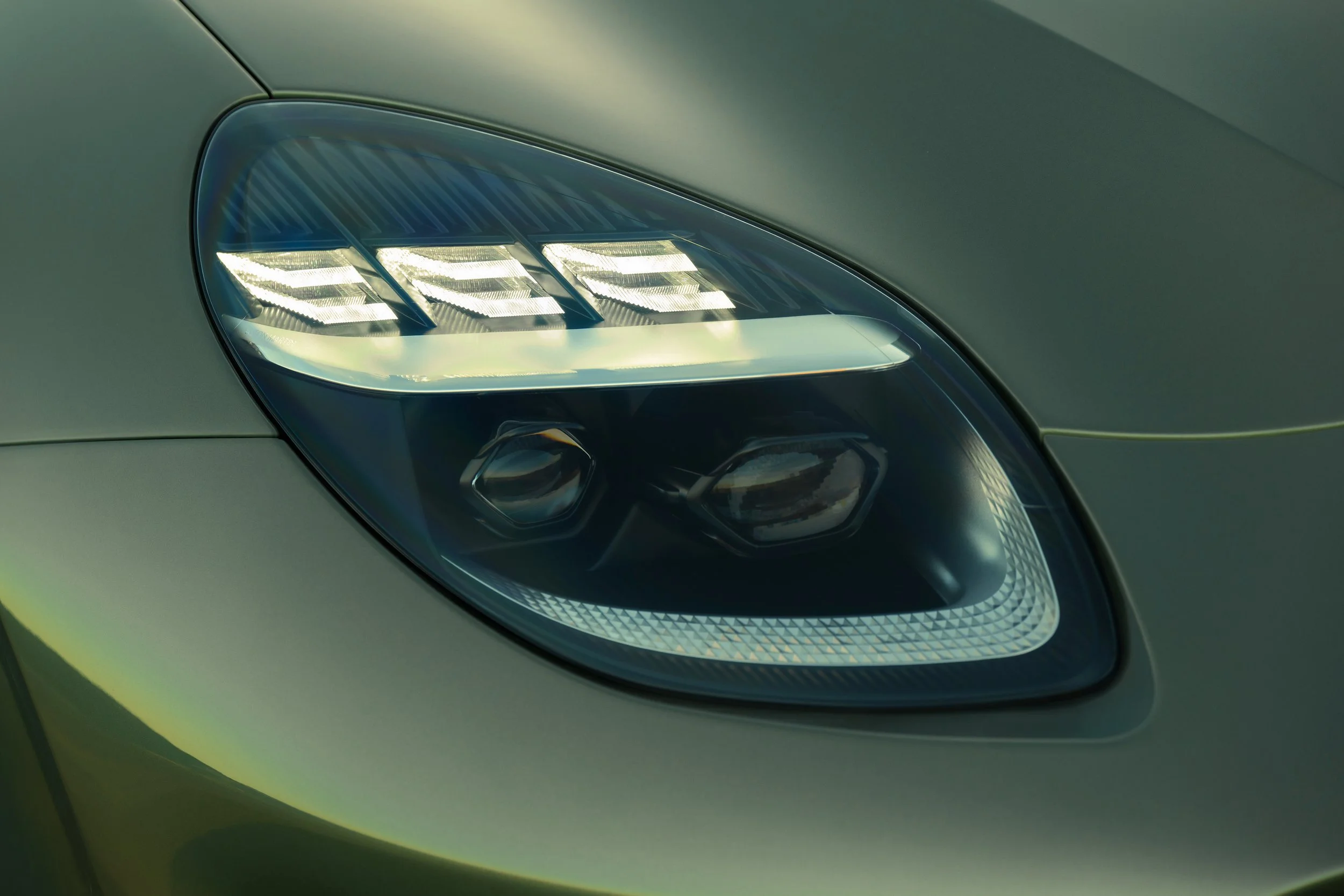 Aston Martin Vanquish Volante_18.jpg