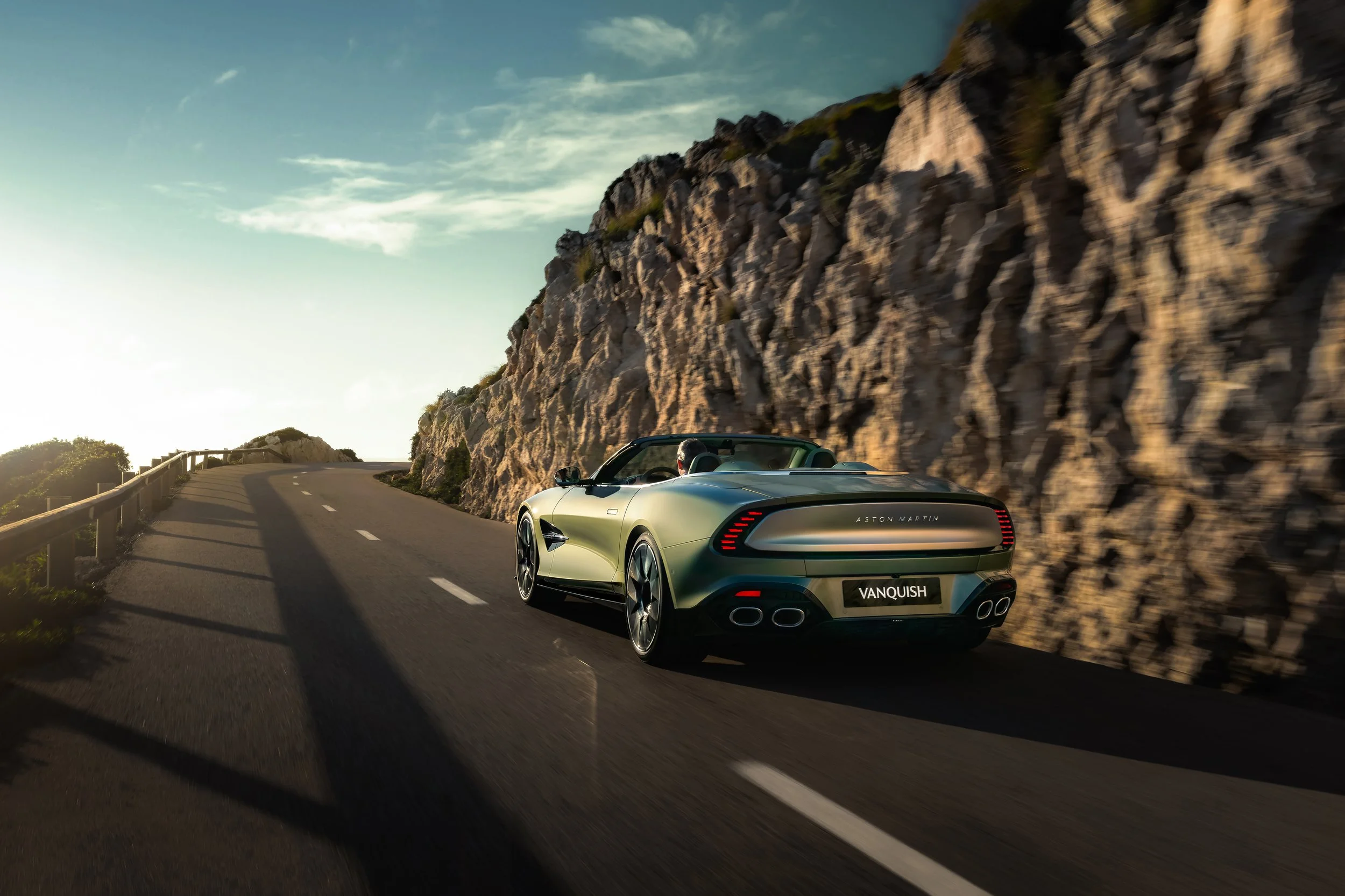 Aston Martin Vanquish Volante_02.jpg