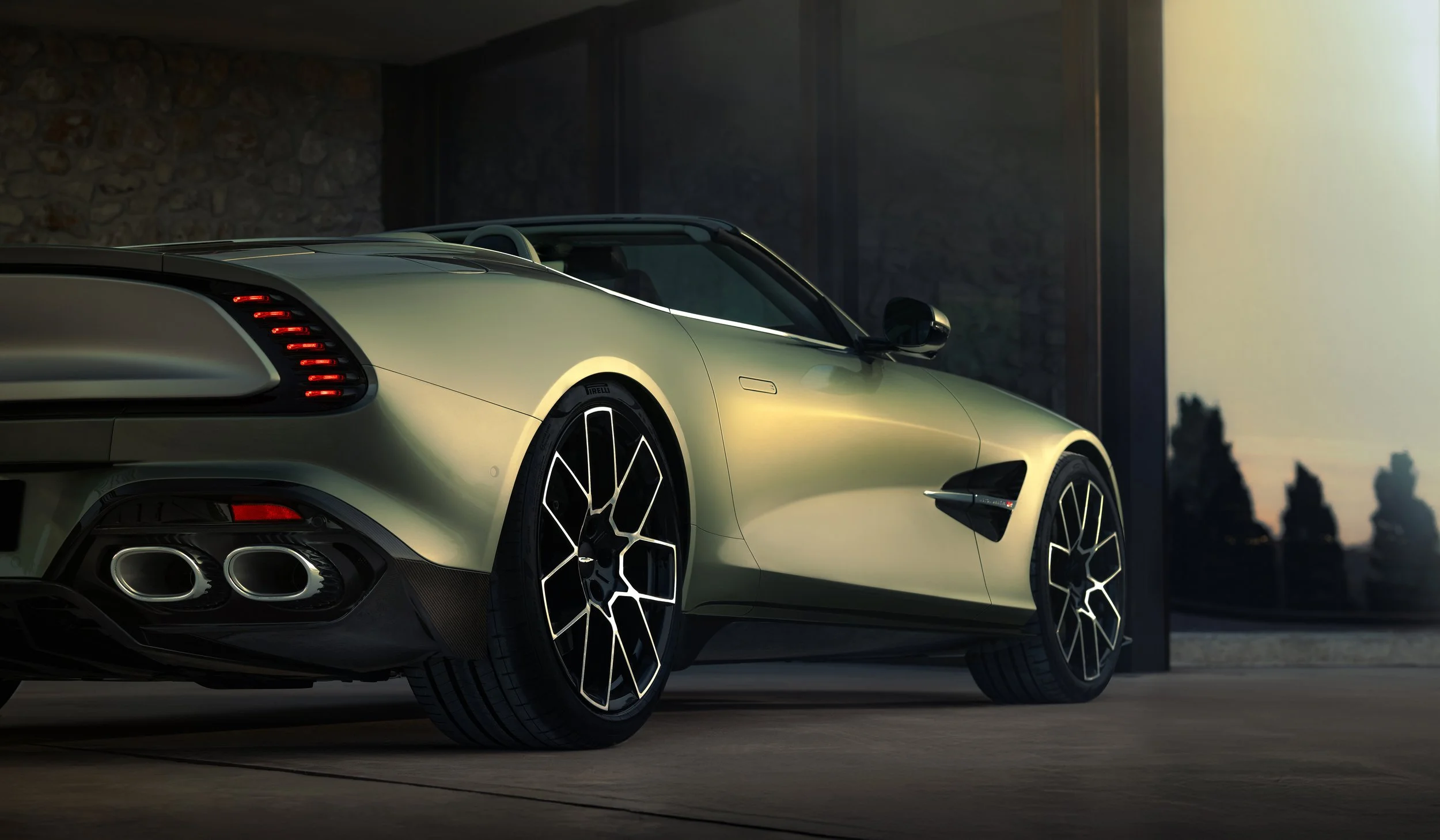 Aston Martin Vanquish Volante_12.jpg