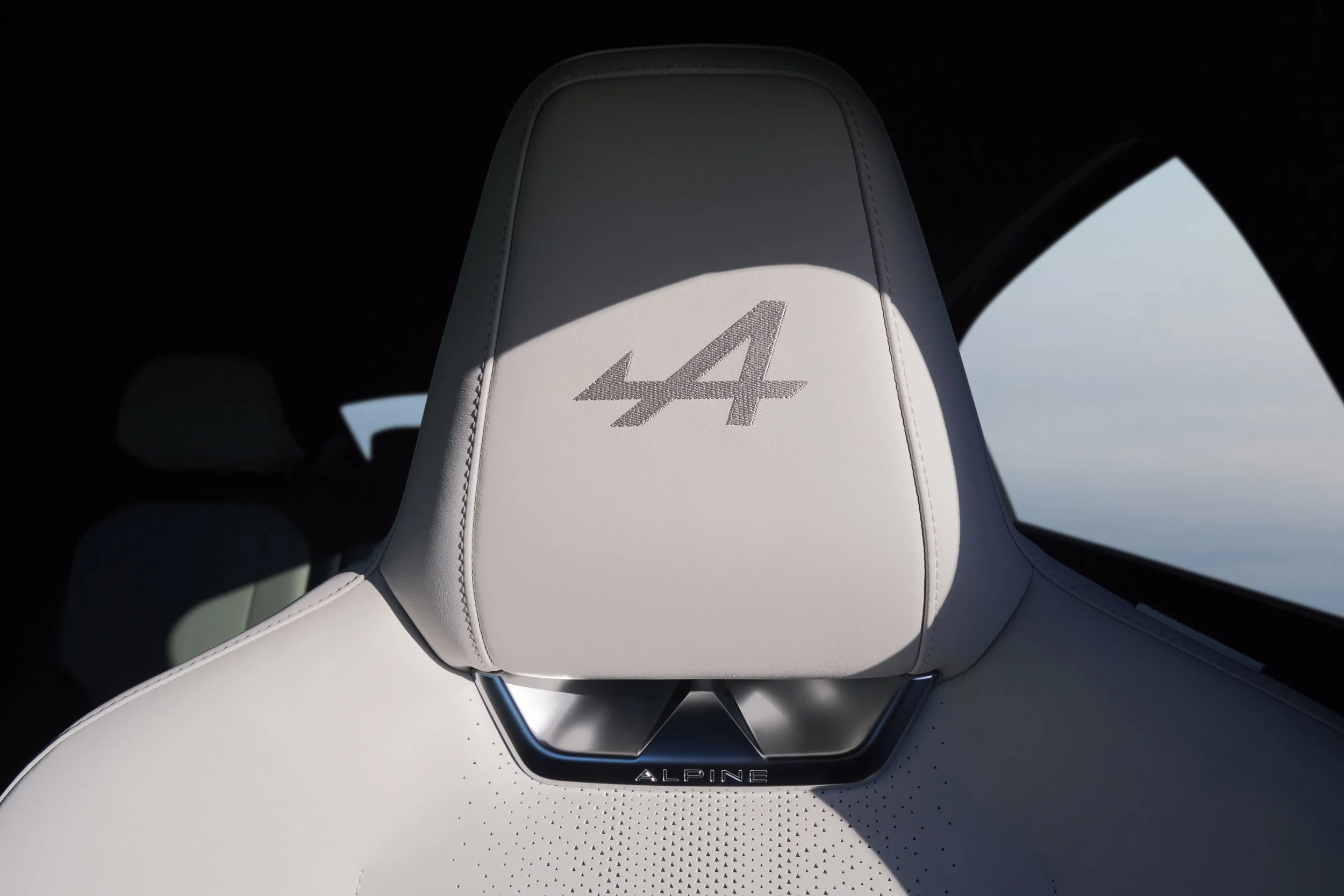 53_LOT3_CLOSEUP_INTERIEURS_Int_AlpineBleuVision_GTSBS1_Nappaleatherseatdetail1.jpg