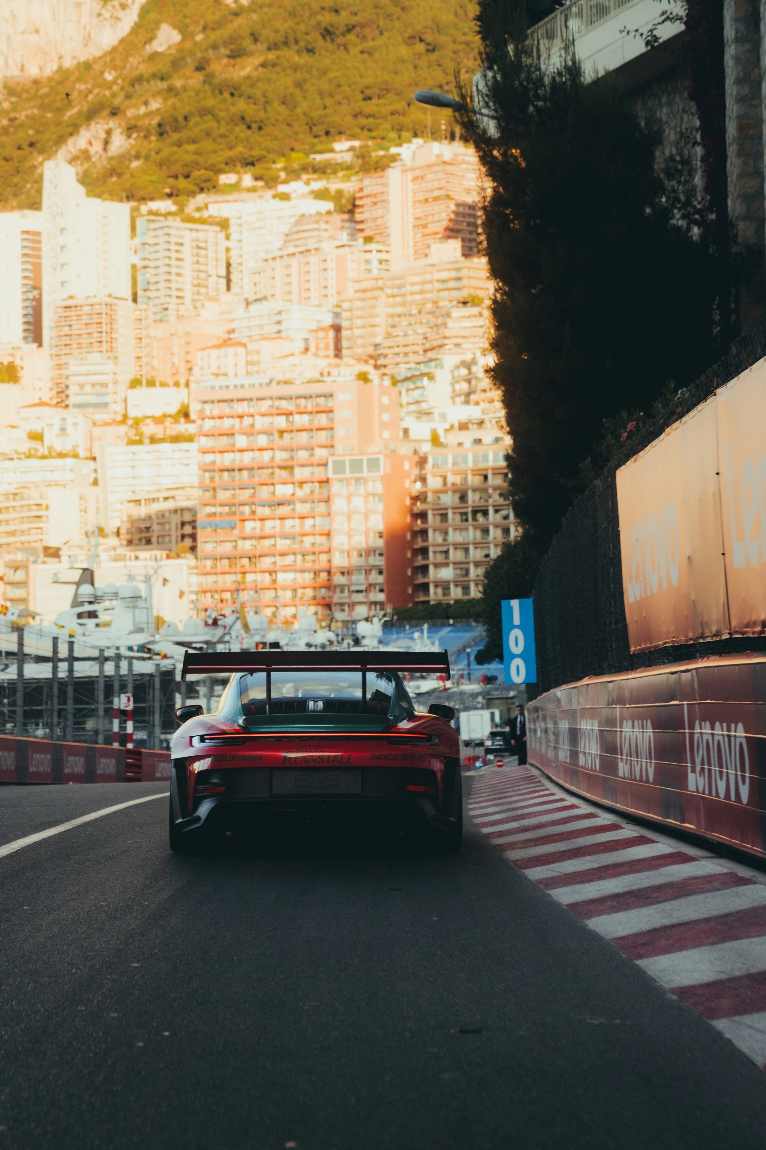 2024-Porsche-911-GT3-RS_1365093.jpg