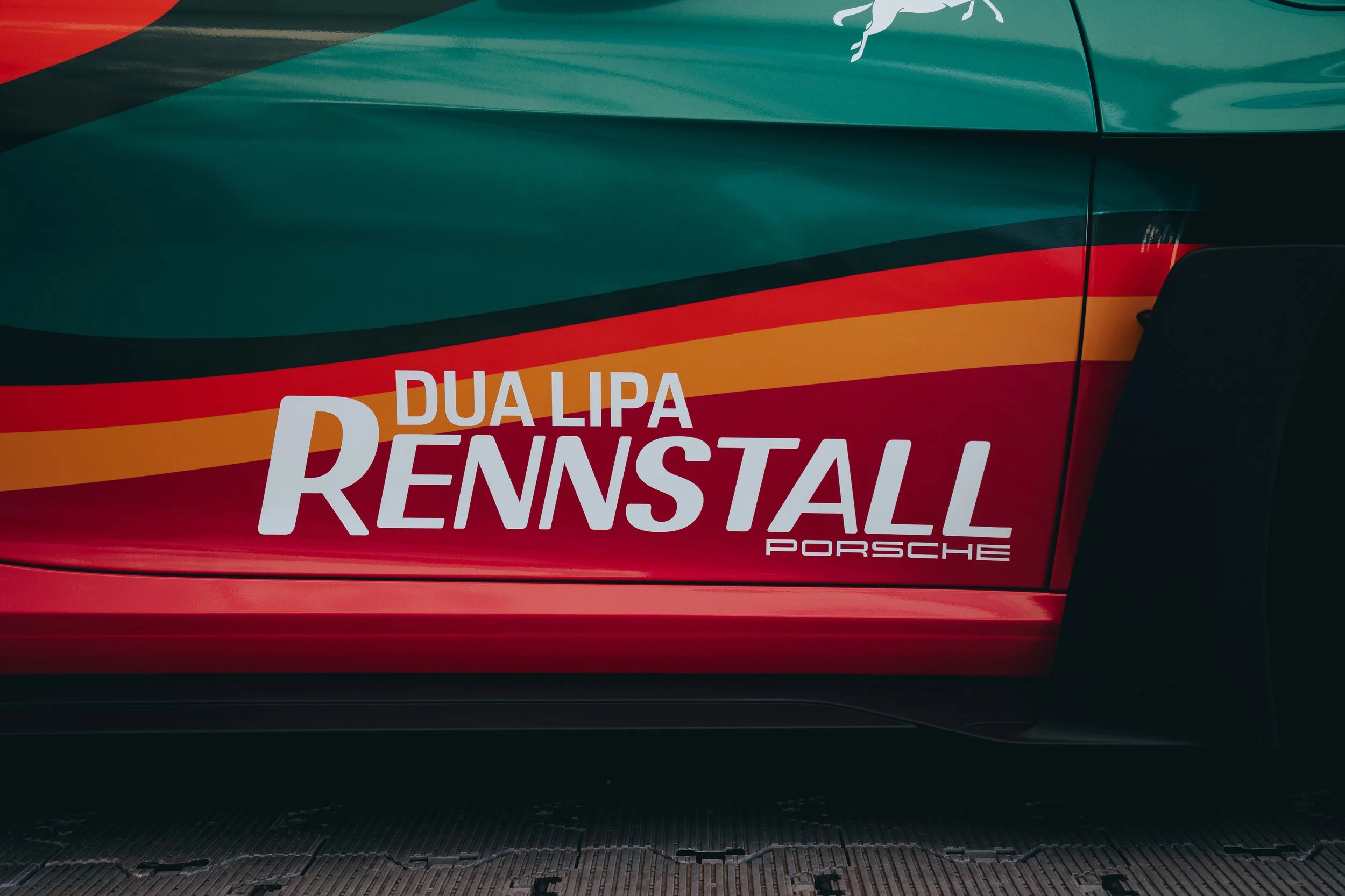 2024-Porsche-911-GT3-RS_1366348.jpg