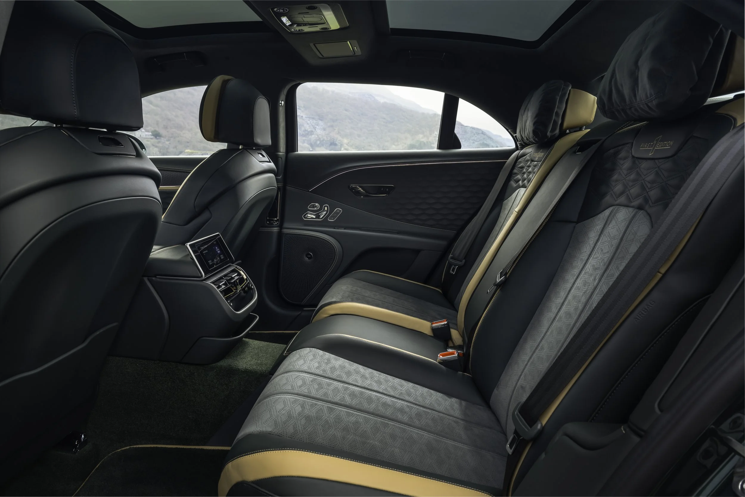 Bentley Flying Spur Mulliner (9).jpg