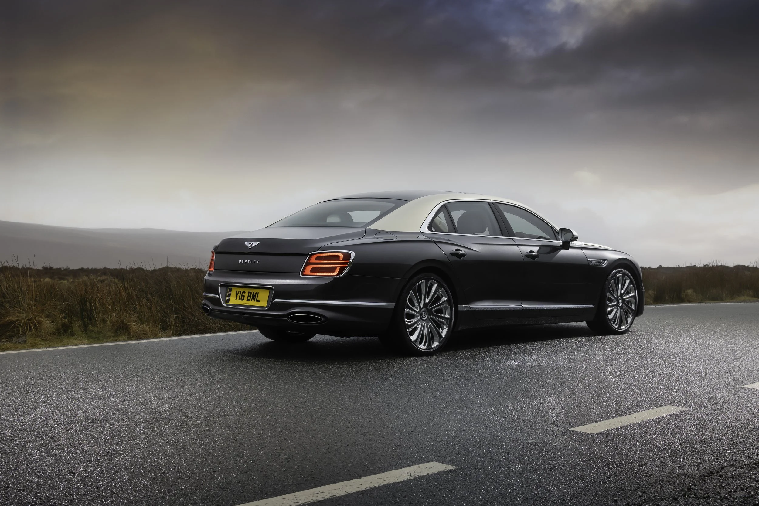 Bentley Flying Spur Mulliner (4).jpg