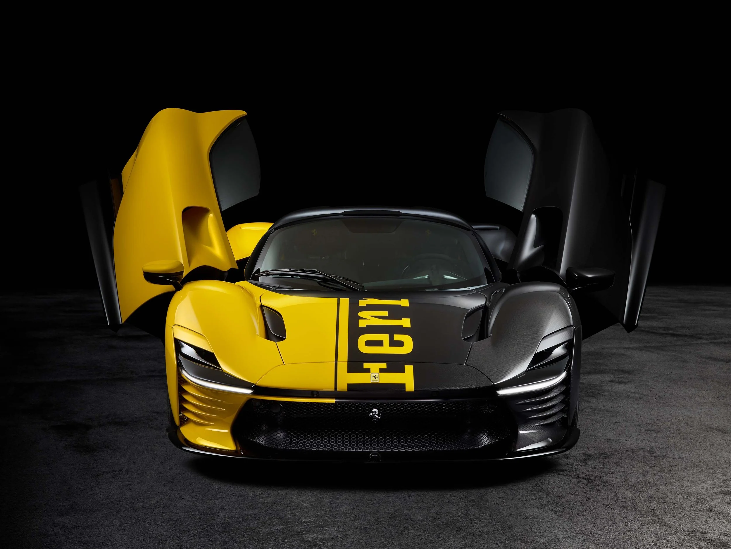 2025_05_Ferrari_SP3_79808_1.jpg