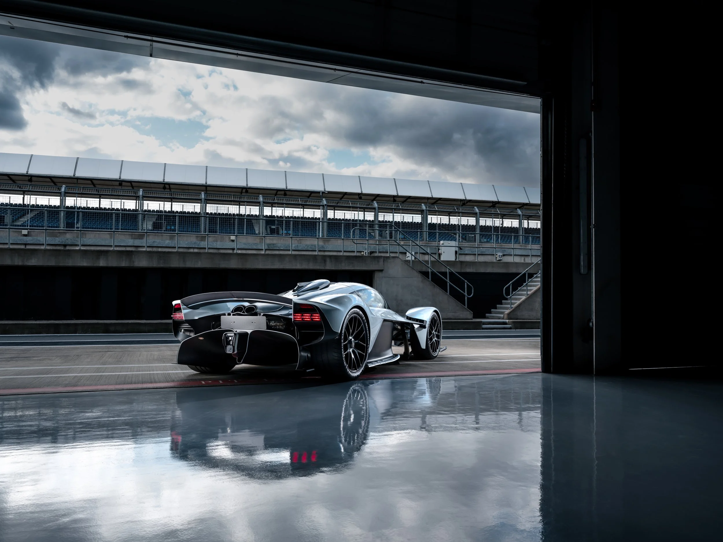 Aston Martin Valkyrie_217.jpg