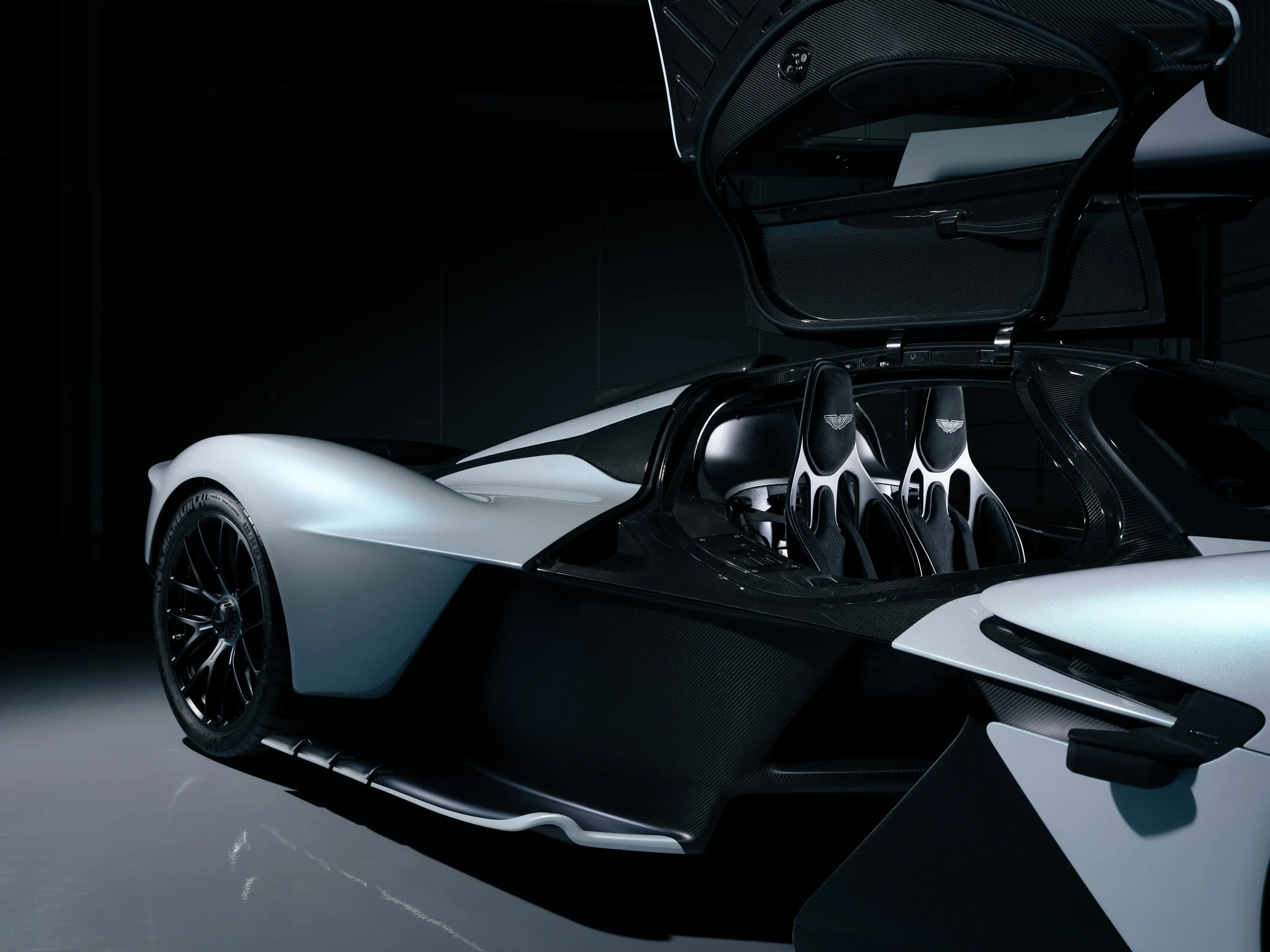 Aston Martin Valkyrie_226.jpg