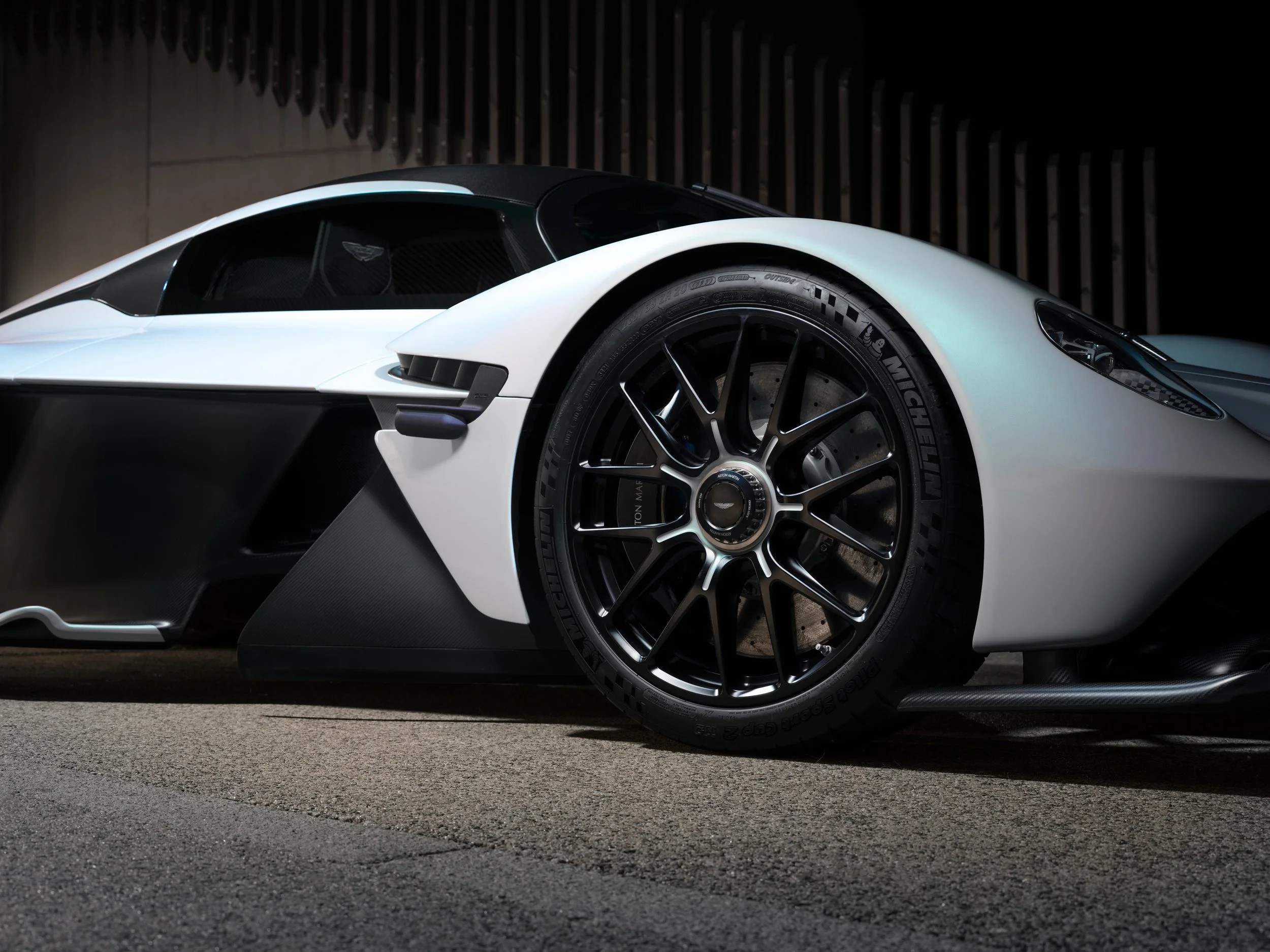 Aston Martin Valkyrie_235.jpg