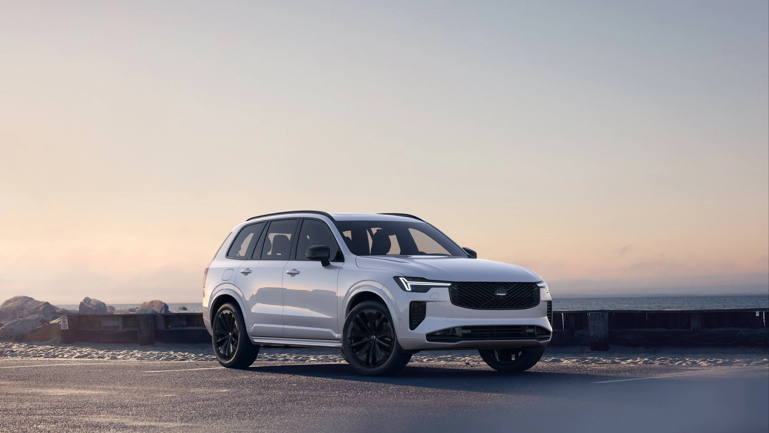 352778_Volvo_XC90_Black_Edition_exterior.jpg