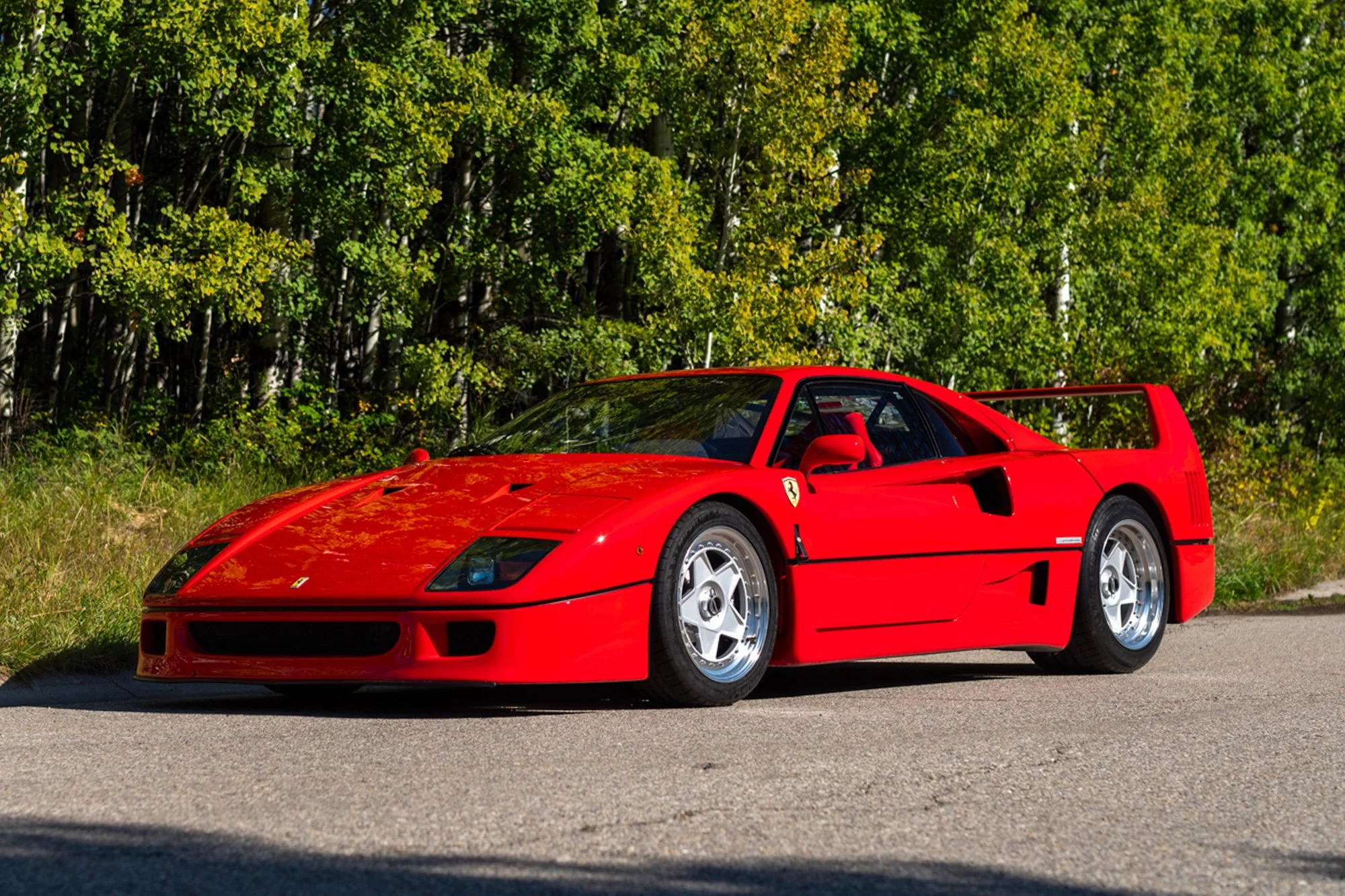 1991 Ferrari F40 exterior 2.jpg