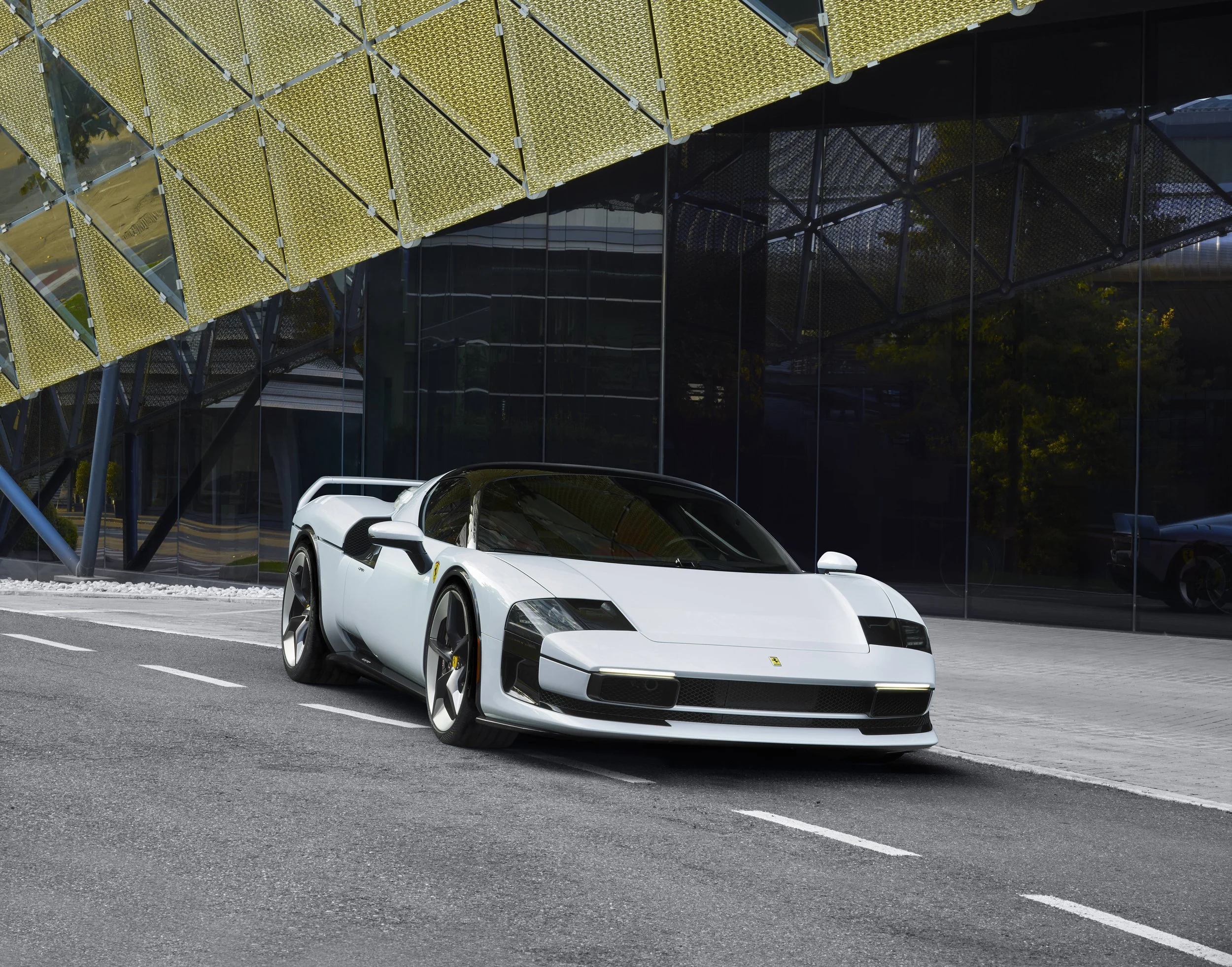 Ferrari_SC40_EXT__4_5c5b6379-1649-448b-b21d-0db0a6b410e0.jpg