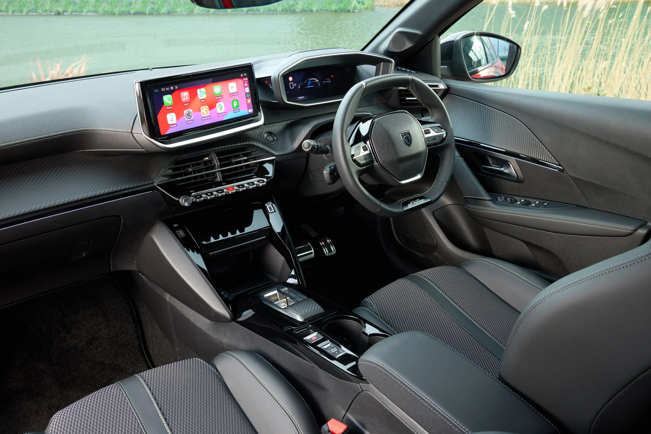 Peugeot 208 Hybrid (7) (1).jpg