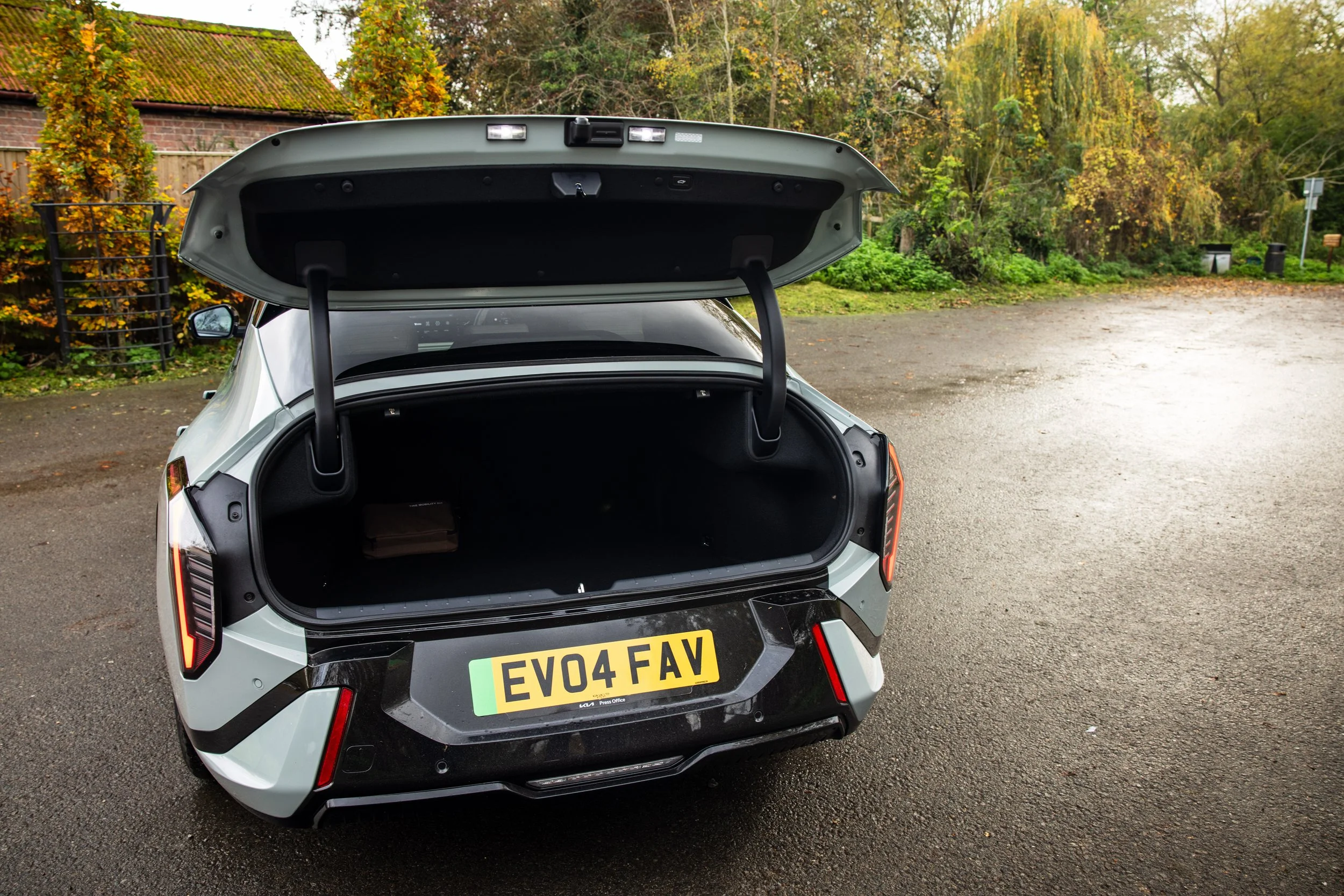 EV4 Saloon-16.jpg