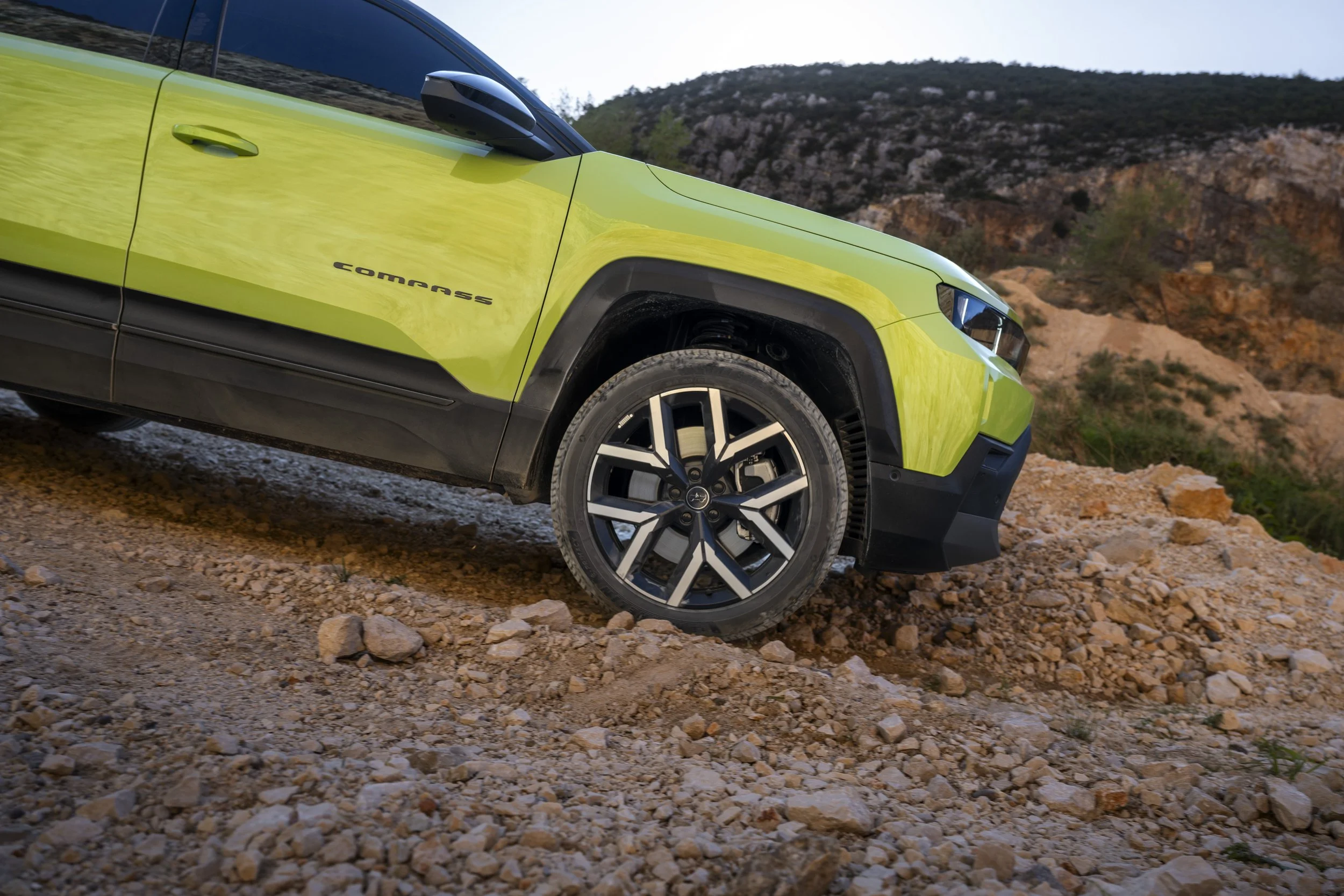 Jeep-compass-210.jpg
