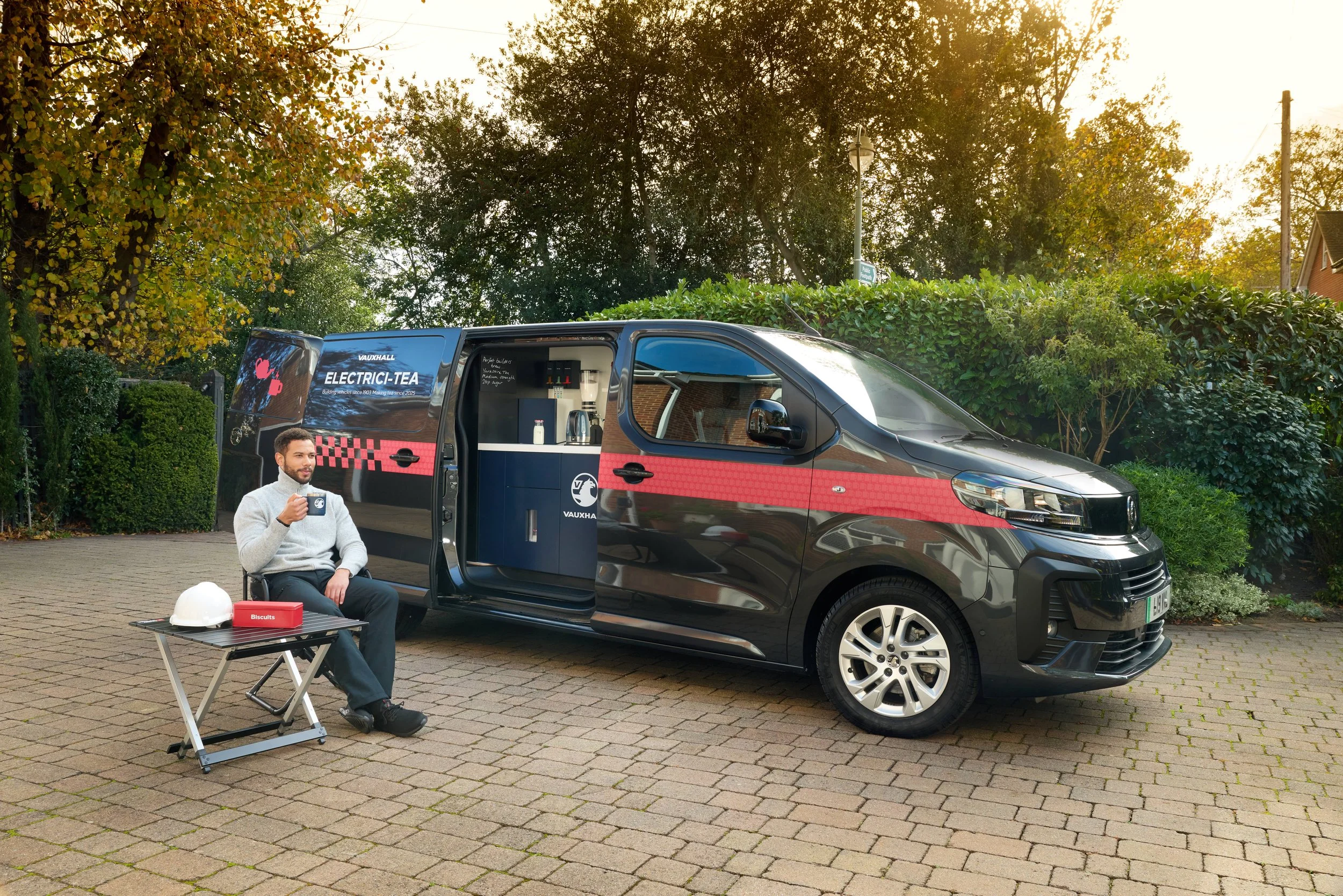 VauxhallVivaroElectrici-TEA4 (1).jpg