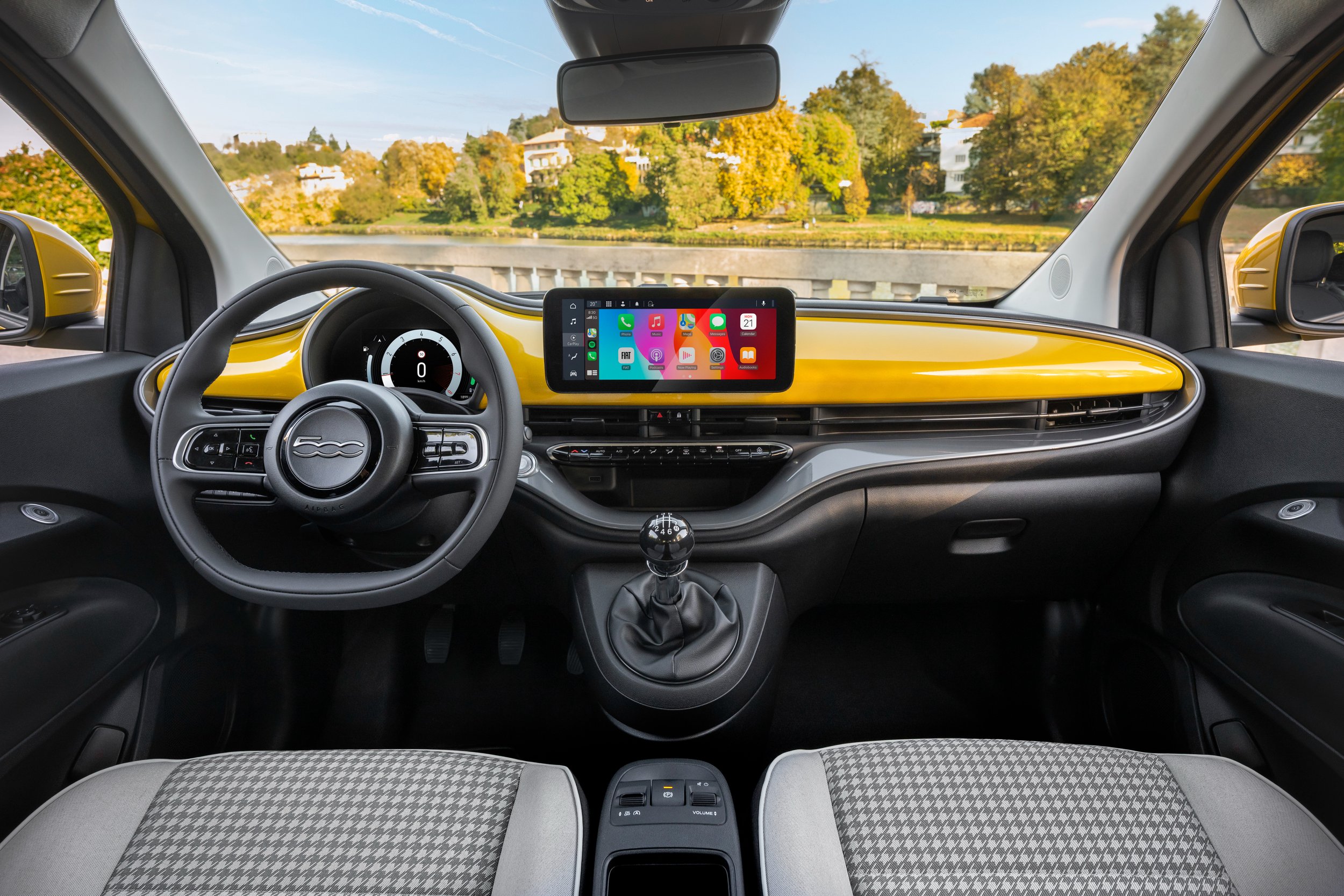 Fiat500Hybrid_Interiors9.jpg