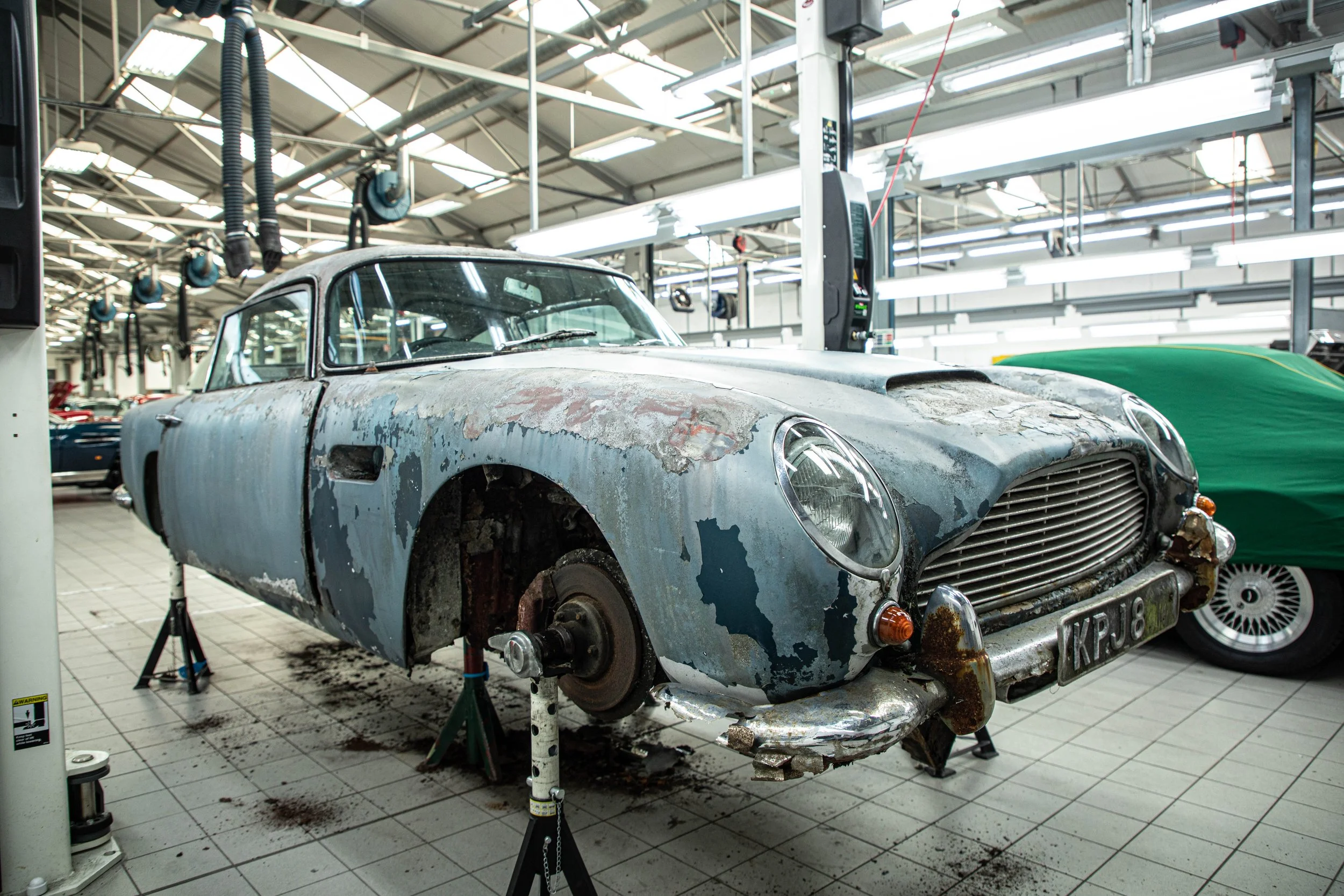Mr and Mrs Williams' 1965 DB5 Vantage pre-restoration in 2022 (02).jpg