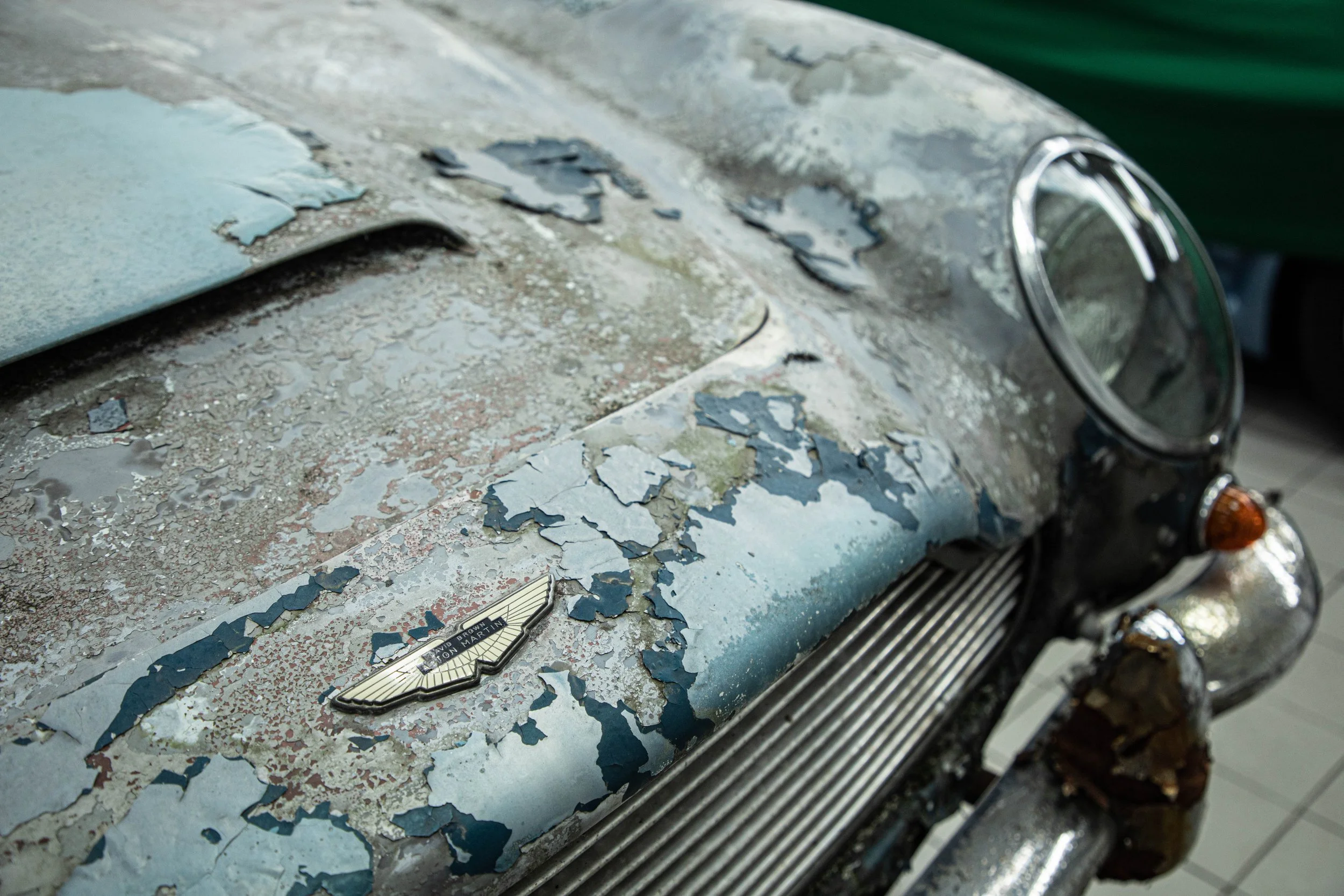 Mr and Mrs Williams' 1965 DB5 Vantage pre-restoration in 2022 (05).jpg