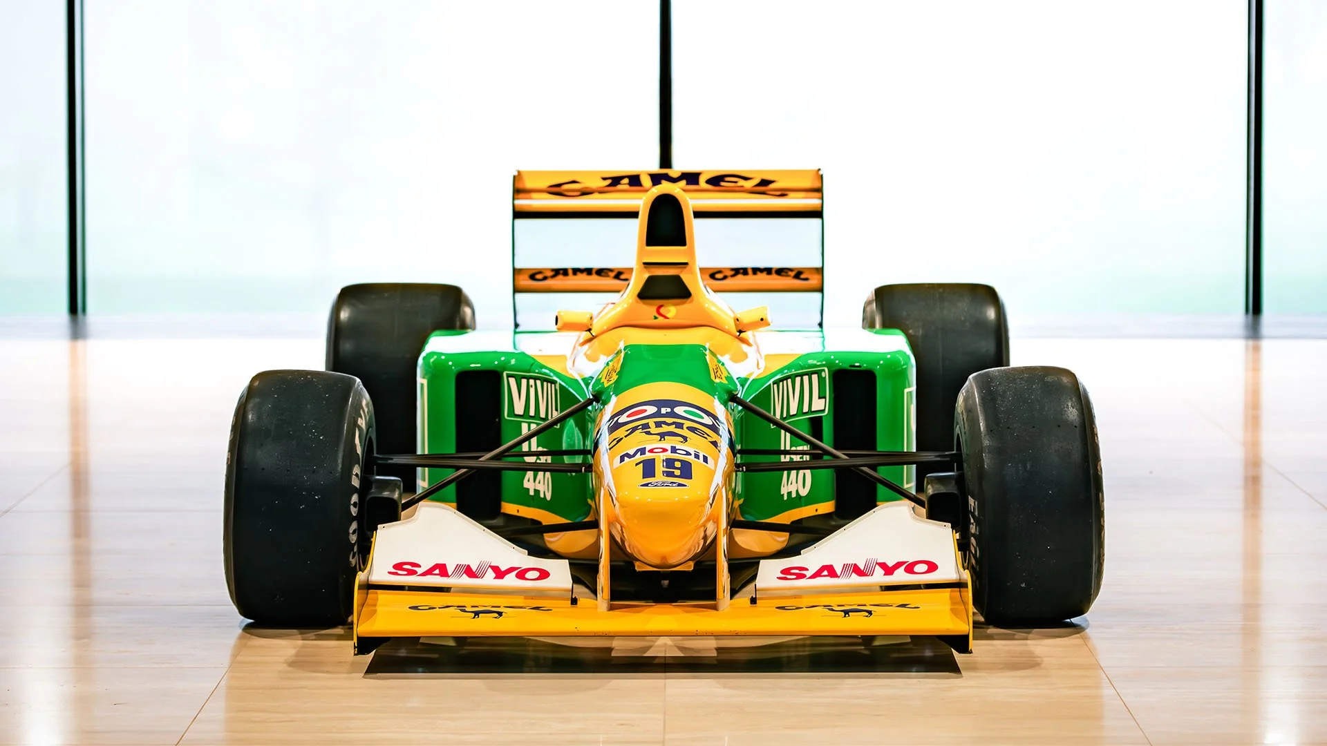 GI26E_r0008 1992 Benetton B192 Formula One ex-Michael Schumacher_004.jpg
