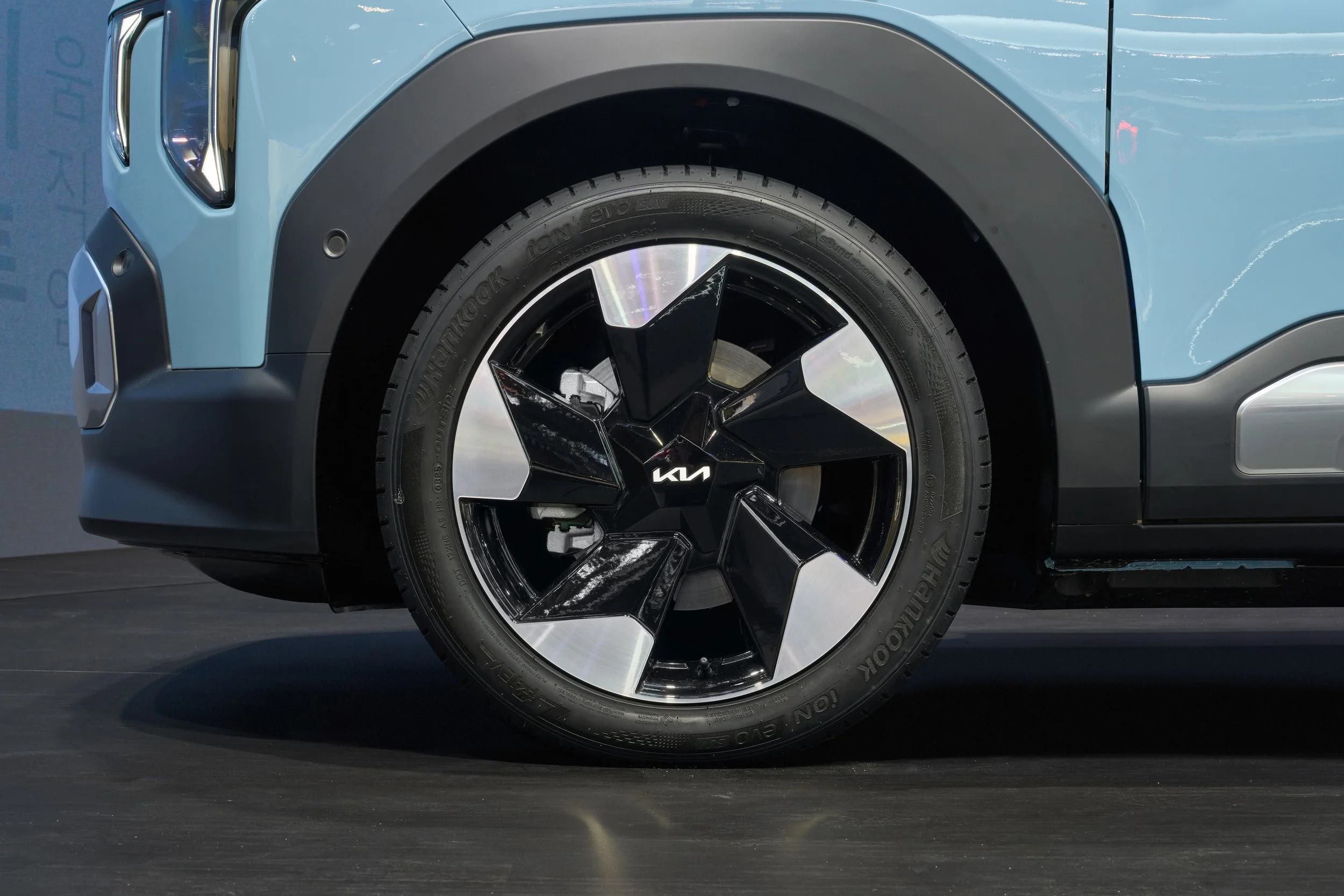 kia-ev2-frost-blue-motorshow-static-highres-007.jpg