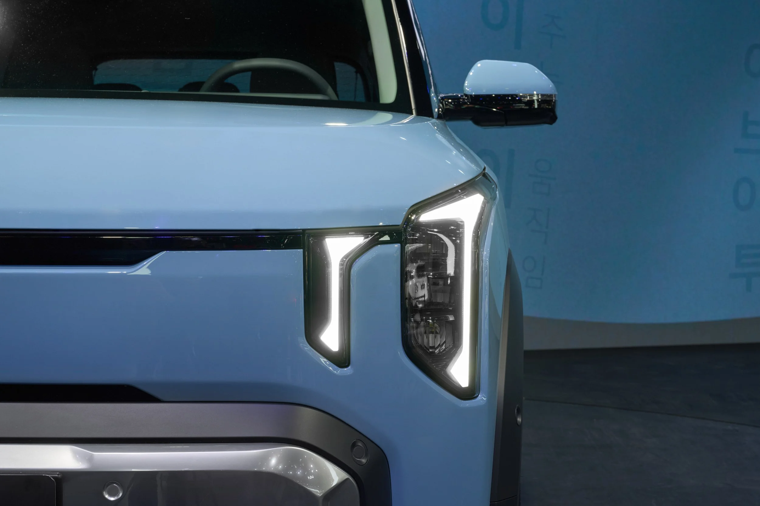 kia-ev2-frost-blue-motorshow-static-highres-008.jpg
