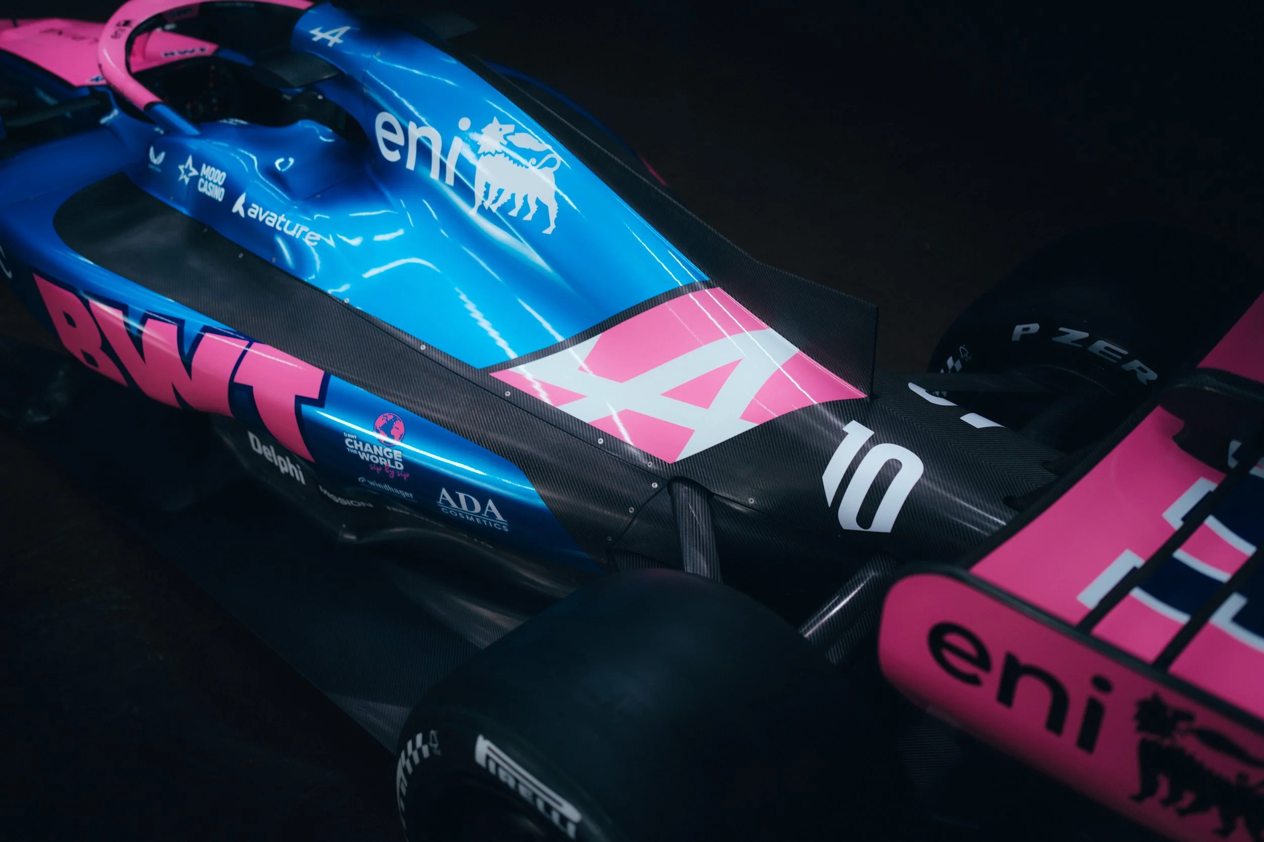 TWJB_BWT_ALPINE_FORMULA_ONE_TEAM-A526_PARTNER_CLOSEUP1.jpg