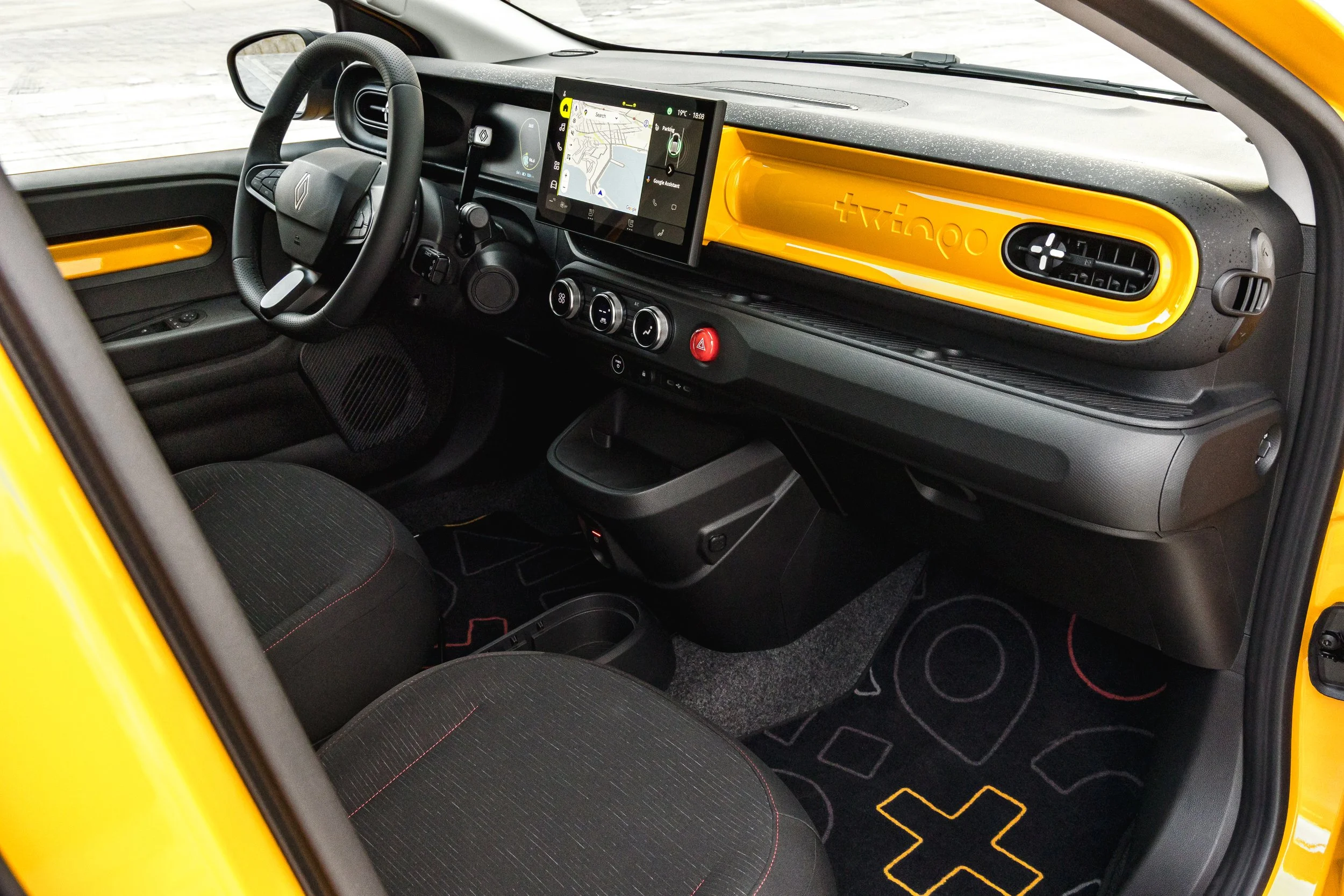 RenaultTwingoE-TechElectric_MangoYellow_Detail©ThomasCortesi-23.jpg